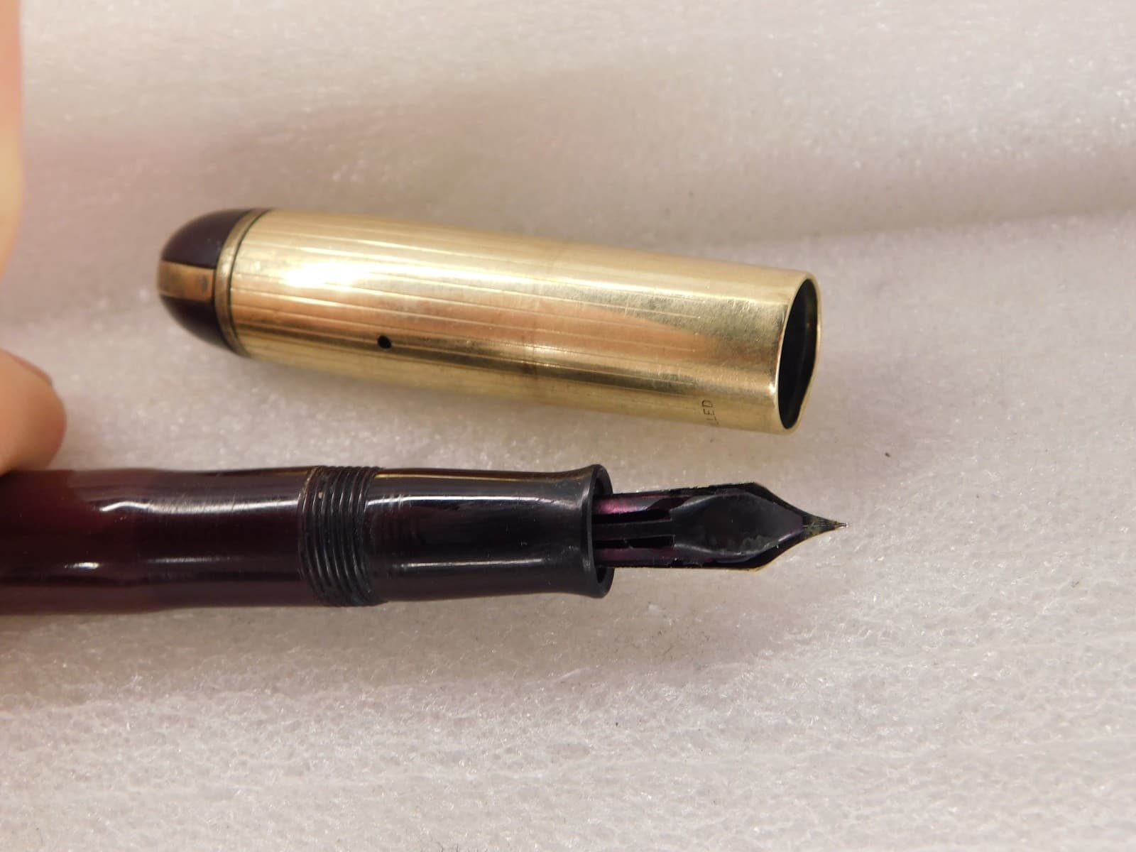 Vintage 1/10 14K Gold Filled Cap Eversharp "Skyline" Fountain Pen Burgundy Base 3