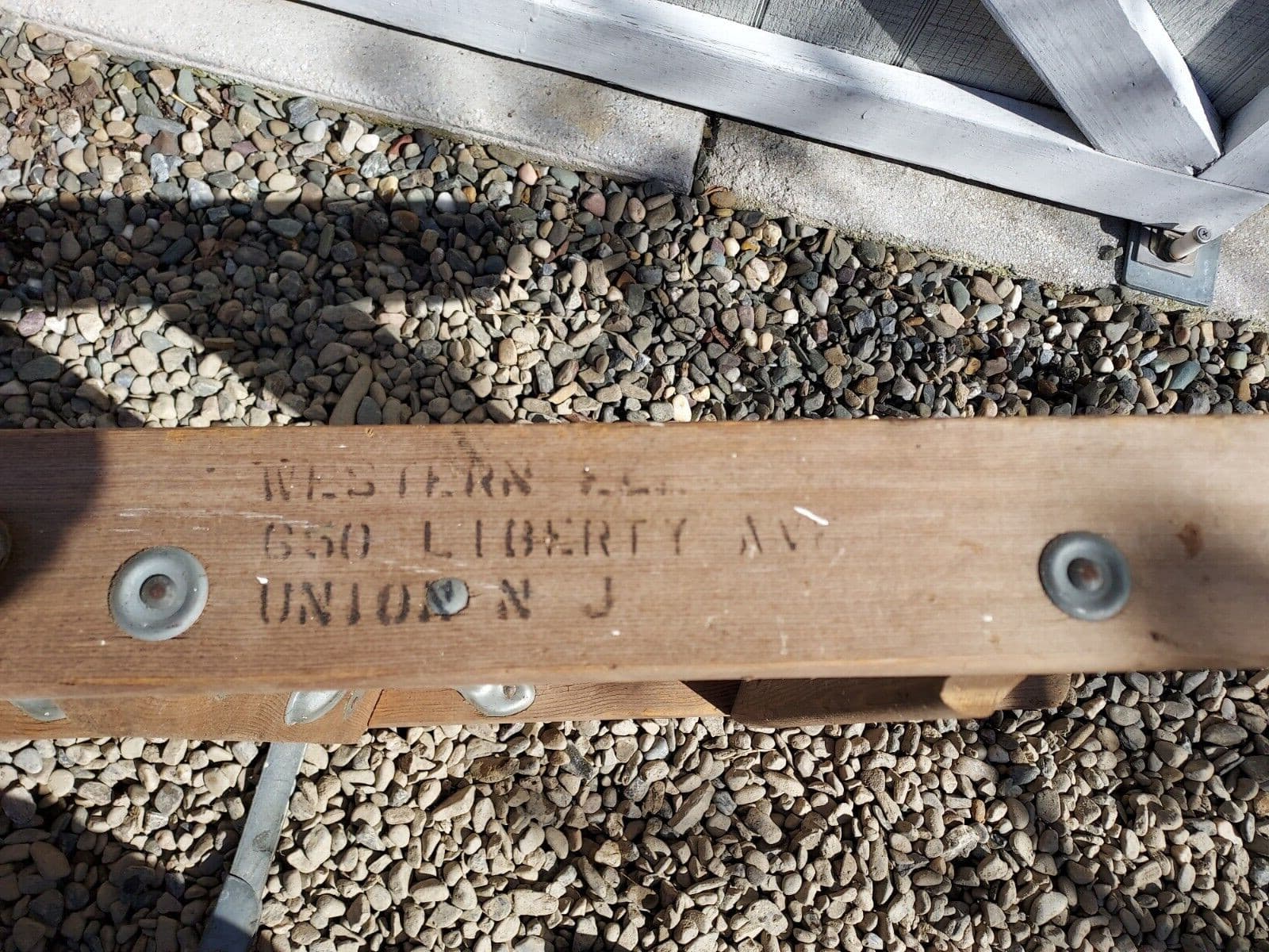 BELL SYSTEMS 3.5 FT WOODEN STEP LADDER 41" HIGH X 16" AT BASE X 13" AT TOP SHELF 3