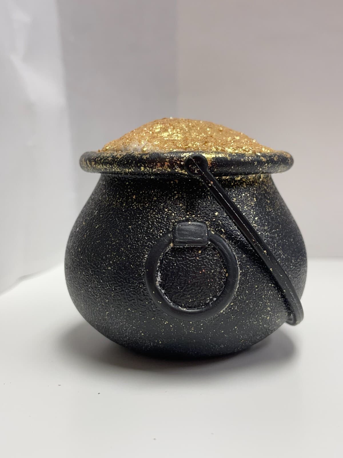 Halloween CASH Bath Cauldron GOLD WHITE With Real Money Inside Fizzy and Bubble  6