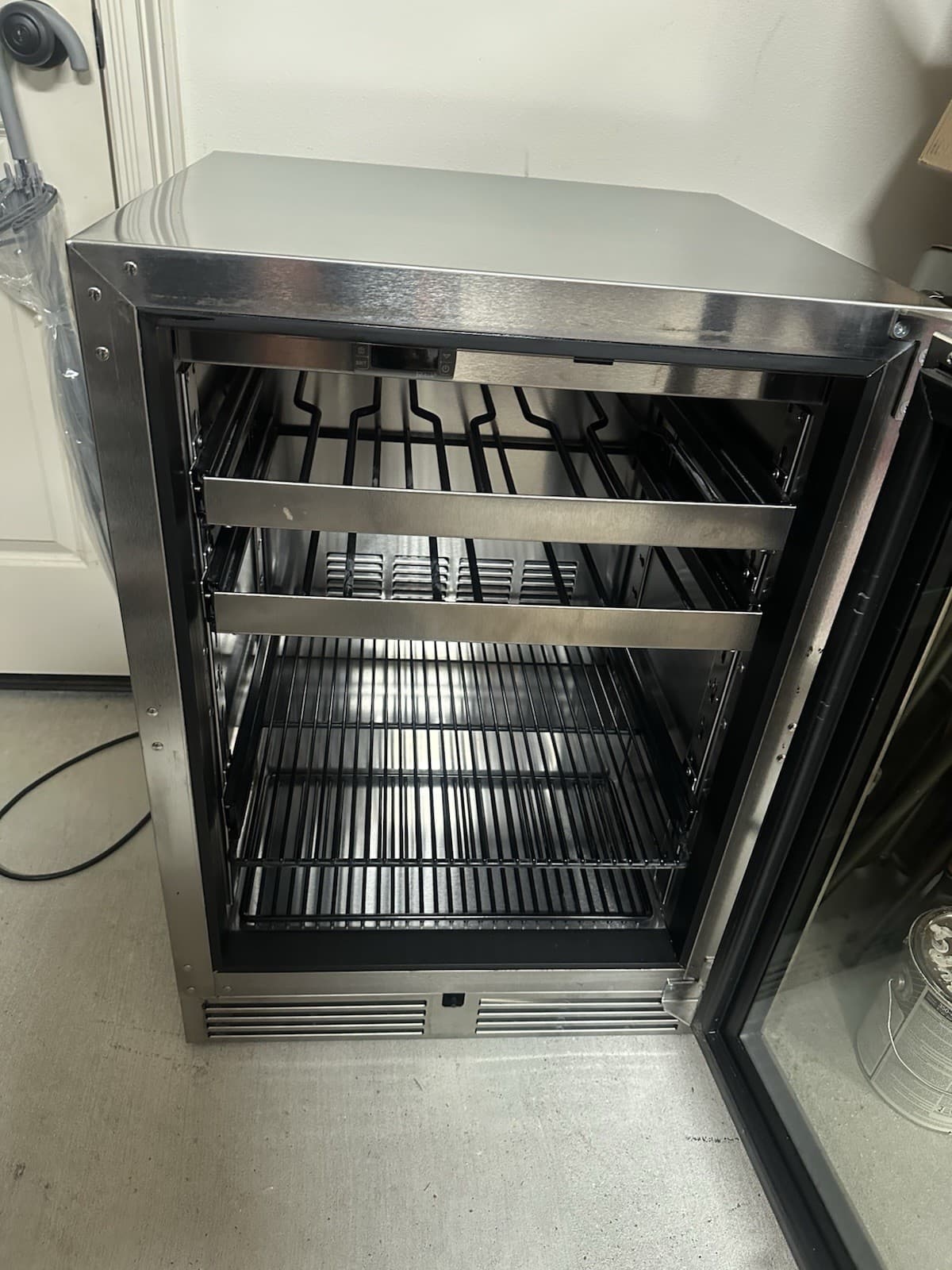 PERLICK Signature Series 24" Undercounter Wine Cooler Fridge - HP24BS-3-3R 4