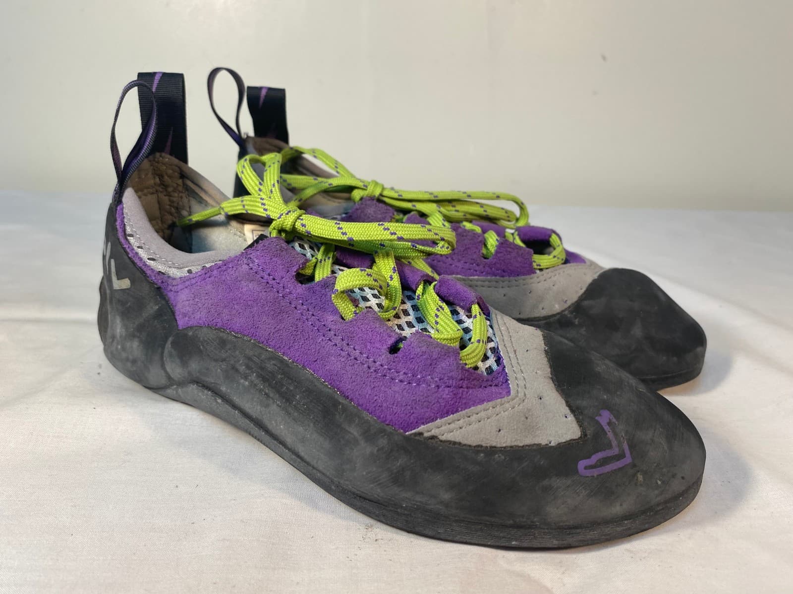 EVOLV Rock Climbing Shoes Women's Leather Lace-up - US 8 4