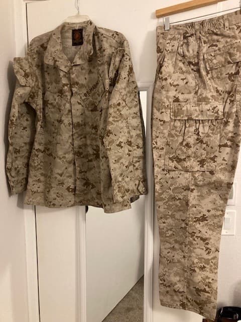 USMC UNIFORM - MCCUU - DESERT MARPAT - MEDIUM  REGULAR