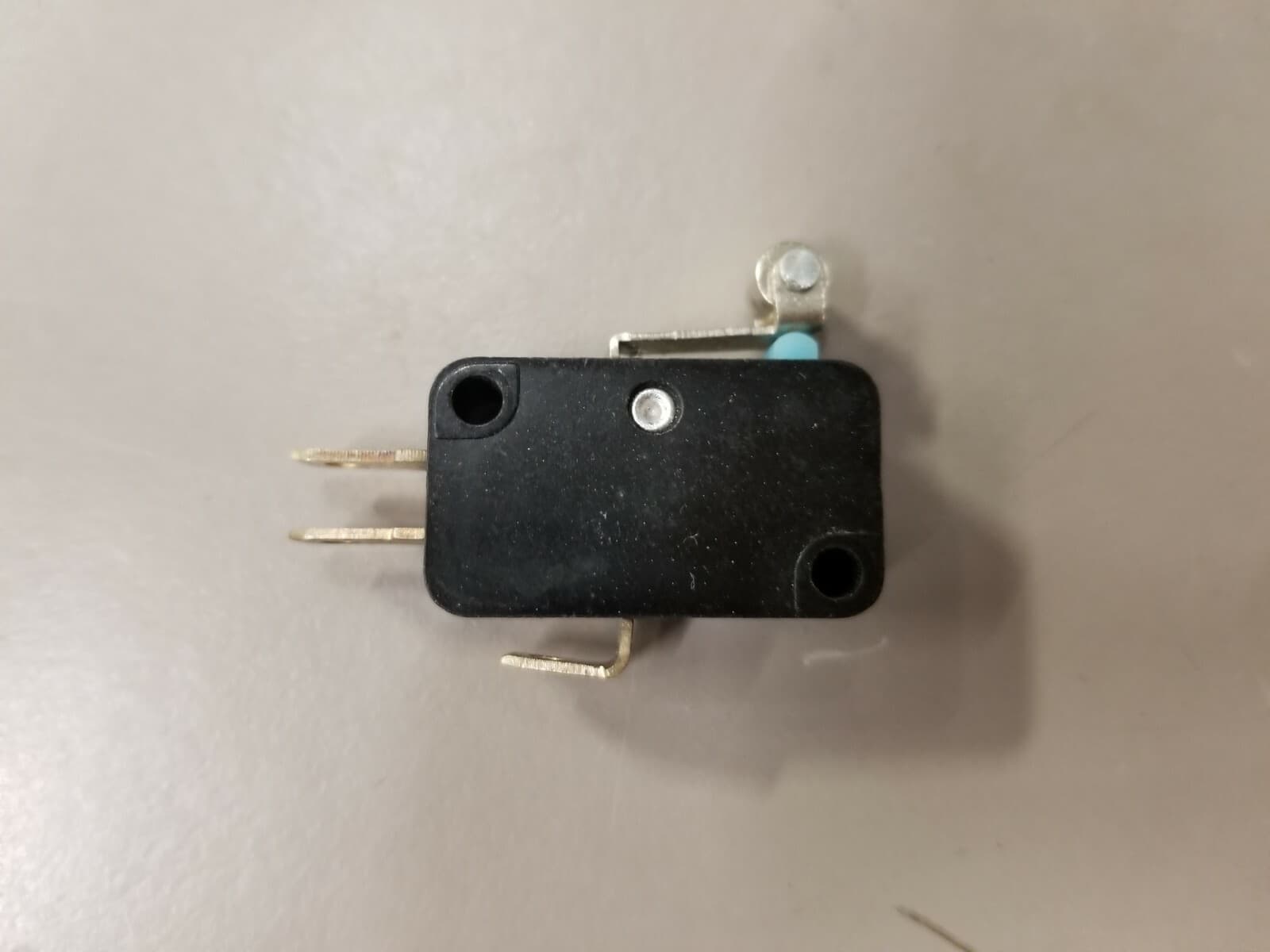 Seaga vending machine micro switch used on drink section of combo vending machin 2