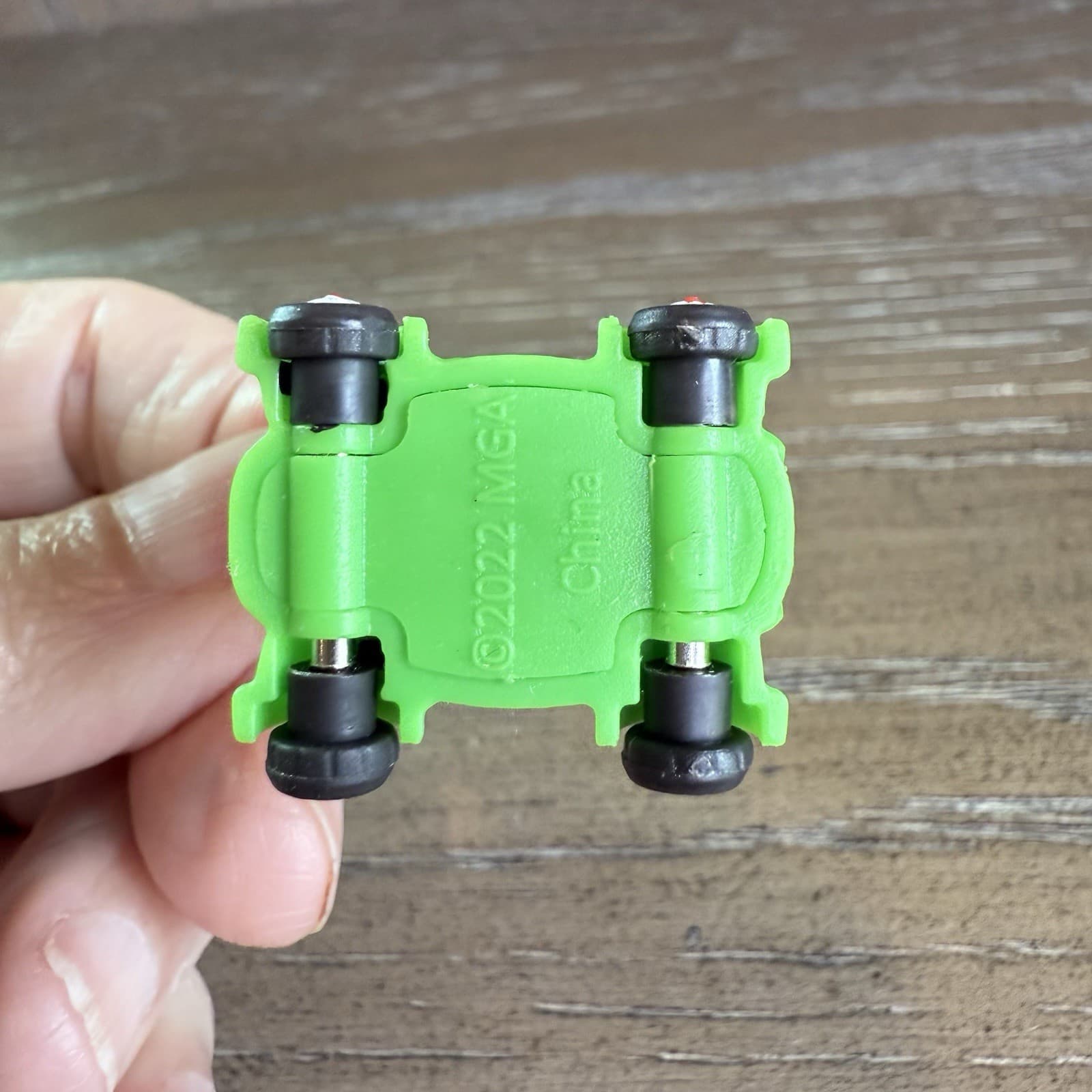 Miniverse Mini Little Tikes Gas 'n Go Mower Tiny Dollhouse Miniature Mower 6