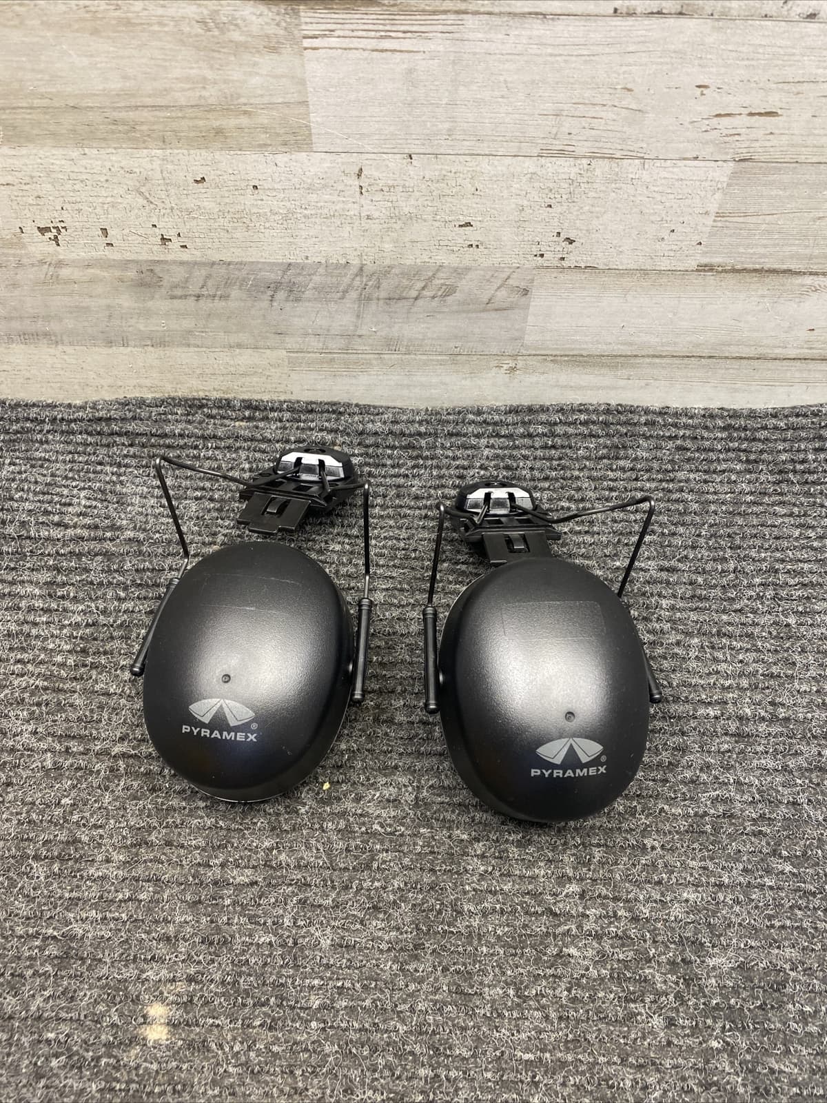 Pyramex Black Dielectric Hard Hat Cap Mounted Earmuffs, CMFB6010, NRR 23dB, New 3