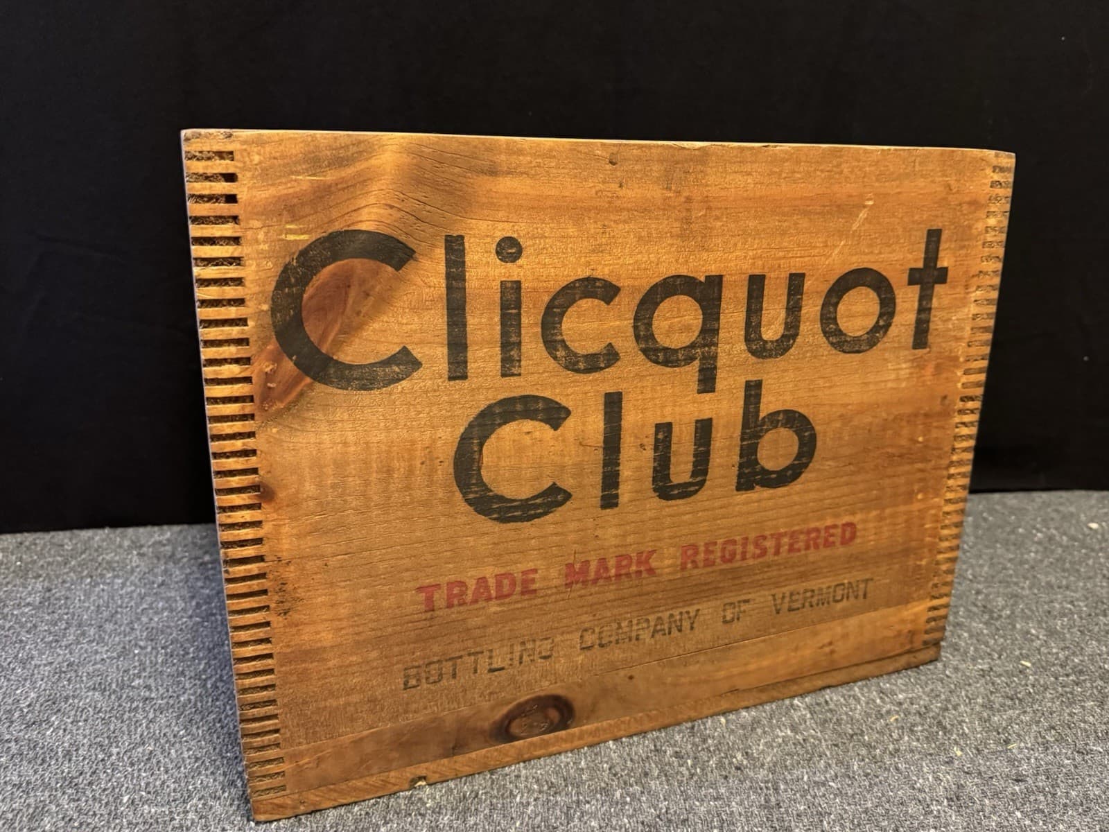 Vintage Clicquot Club Wood Crate Dovetail Early Soda Box 16.75x12.5x12.75 VT