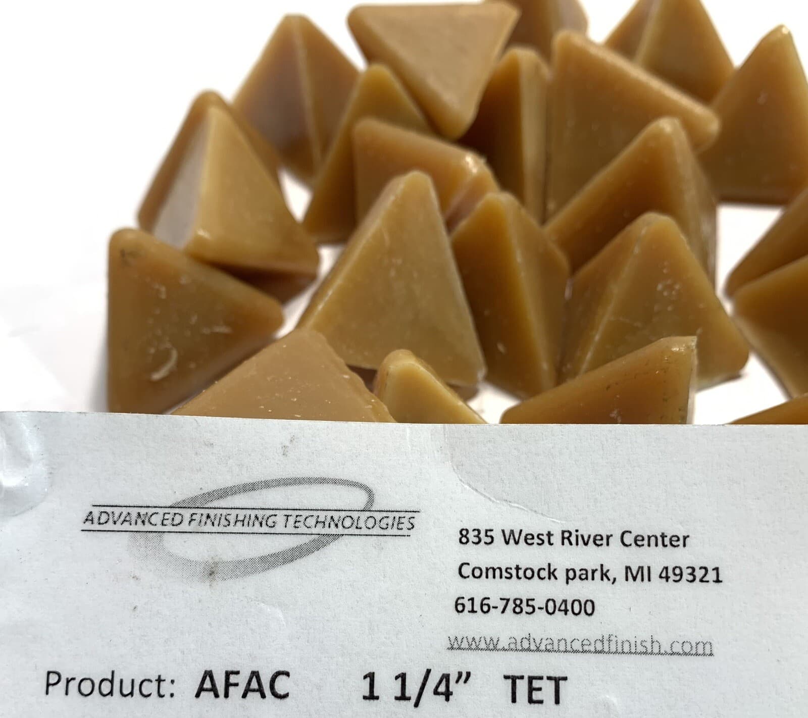 20 Pounds 1-1/4 Tetrahedron Pyramid Plastic Tumbling Vibratory Deburring Media 3