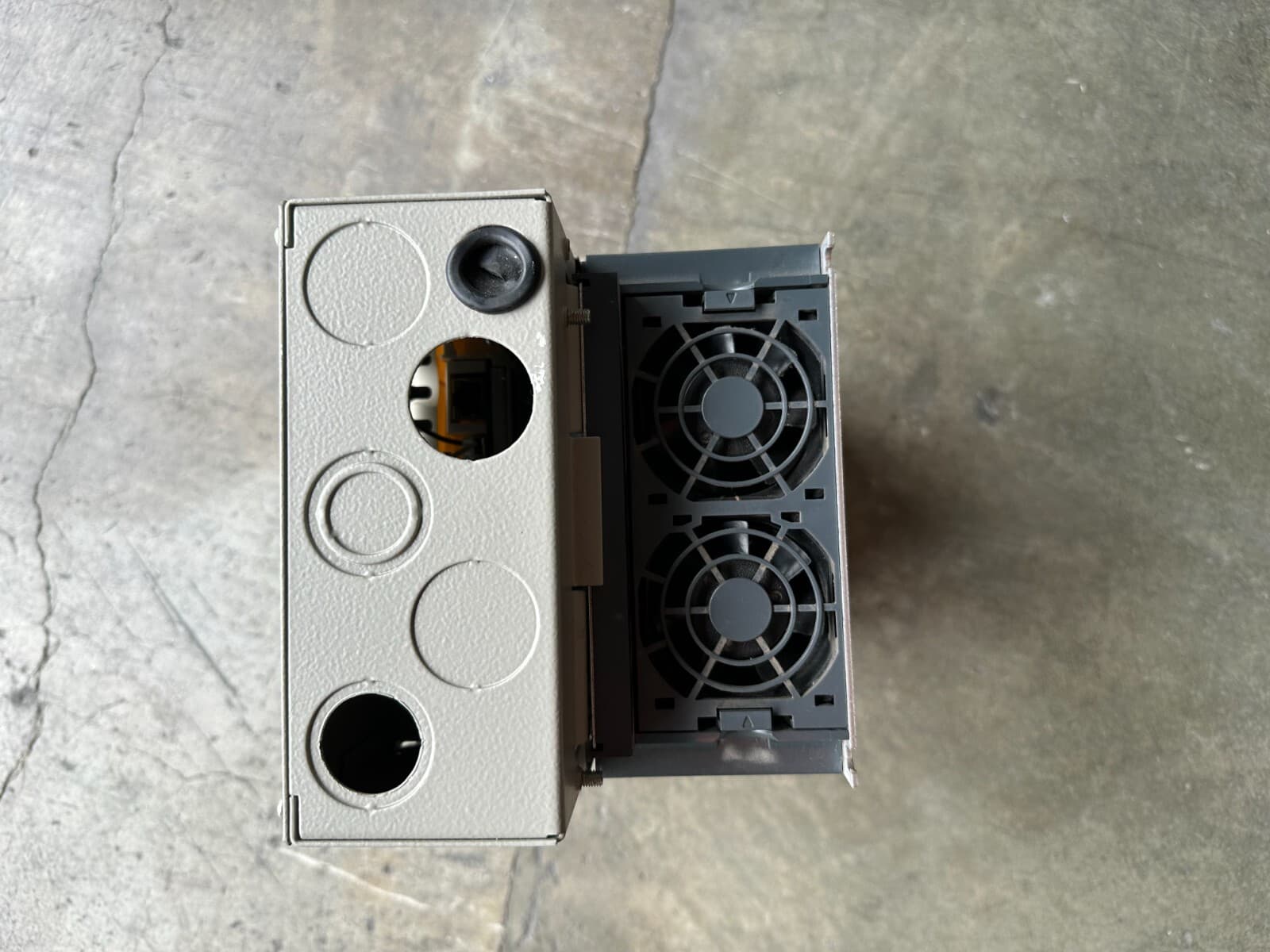 Schnieder Altivar 61 ATV61HU75N4 Square D 17.6A 460V 10HP Altivar 61  USED 5