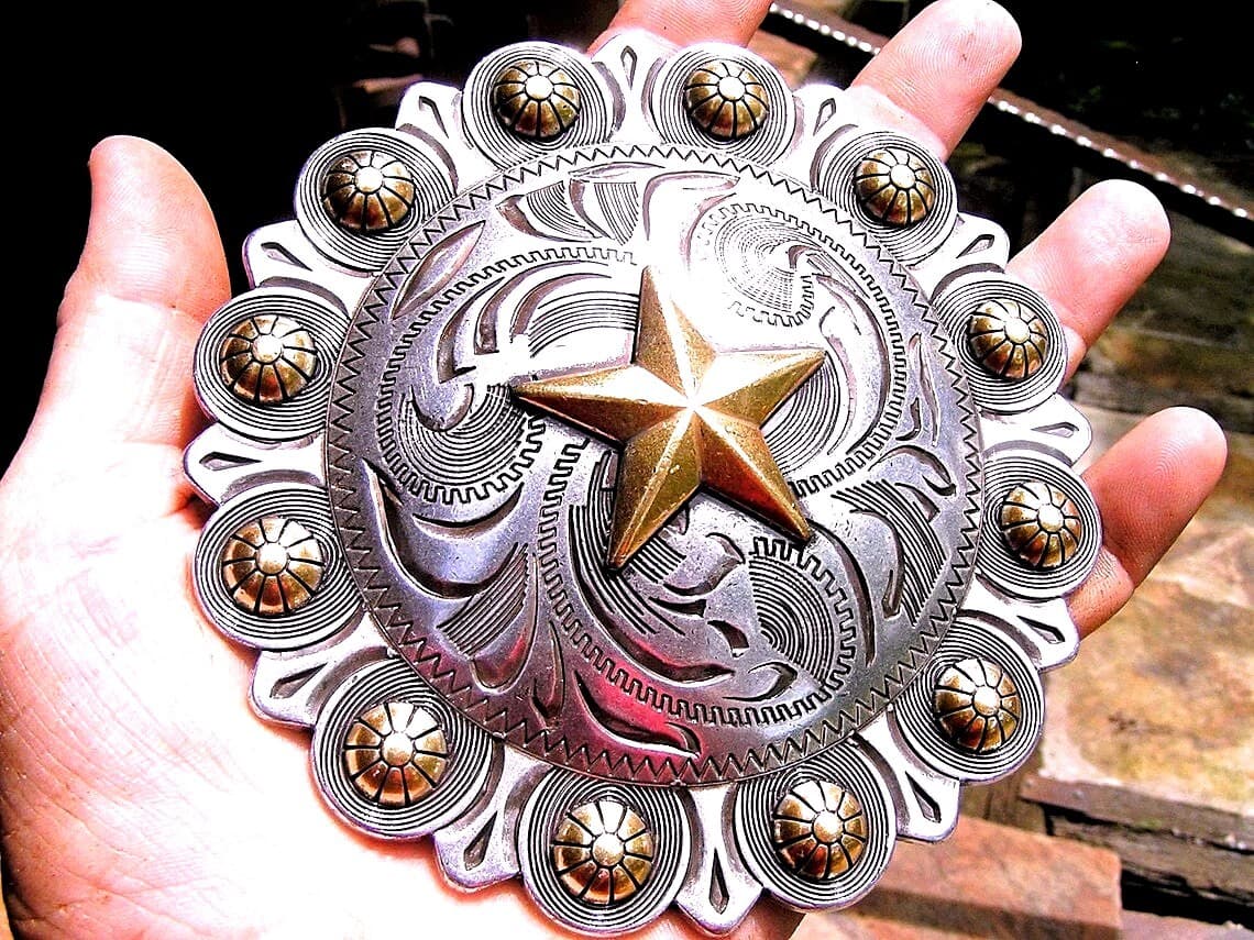 XL western star concho, silver tone etched finish, gold star & berry, 4 1/2 inch