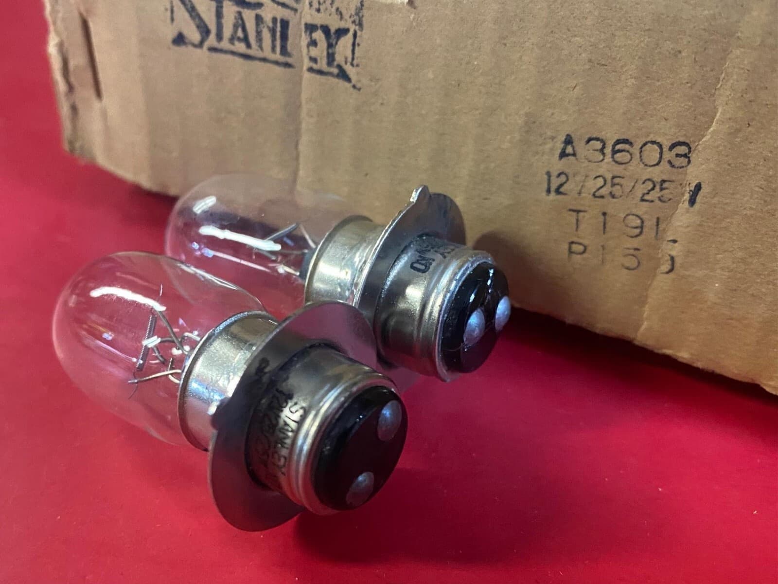 STANLEY • NOS 12V 25/25W HeadLight Bulb Set 2pc Kubota Tractor L2600 L2800 L3000 3