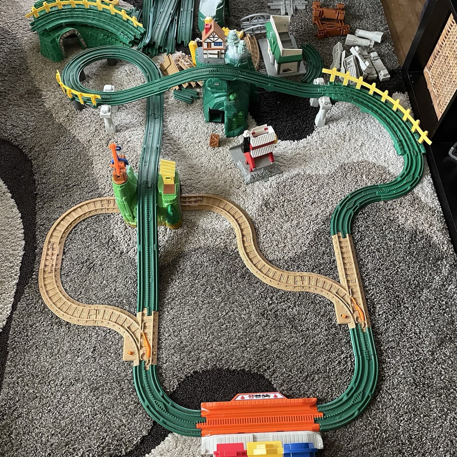 Fisher-Price GeoTrax Large Lot Train Set Cars Buildings Tracks Accessories 2