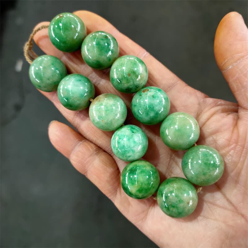 Collect Dried Jade, Green Iron Dragon Like Emerald Emerald Buddha Bead Bracelet