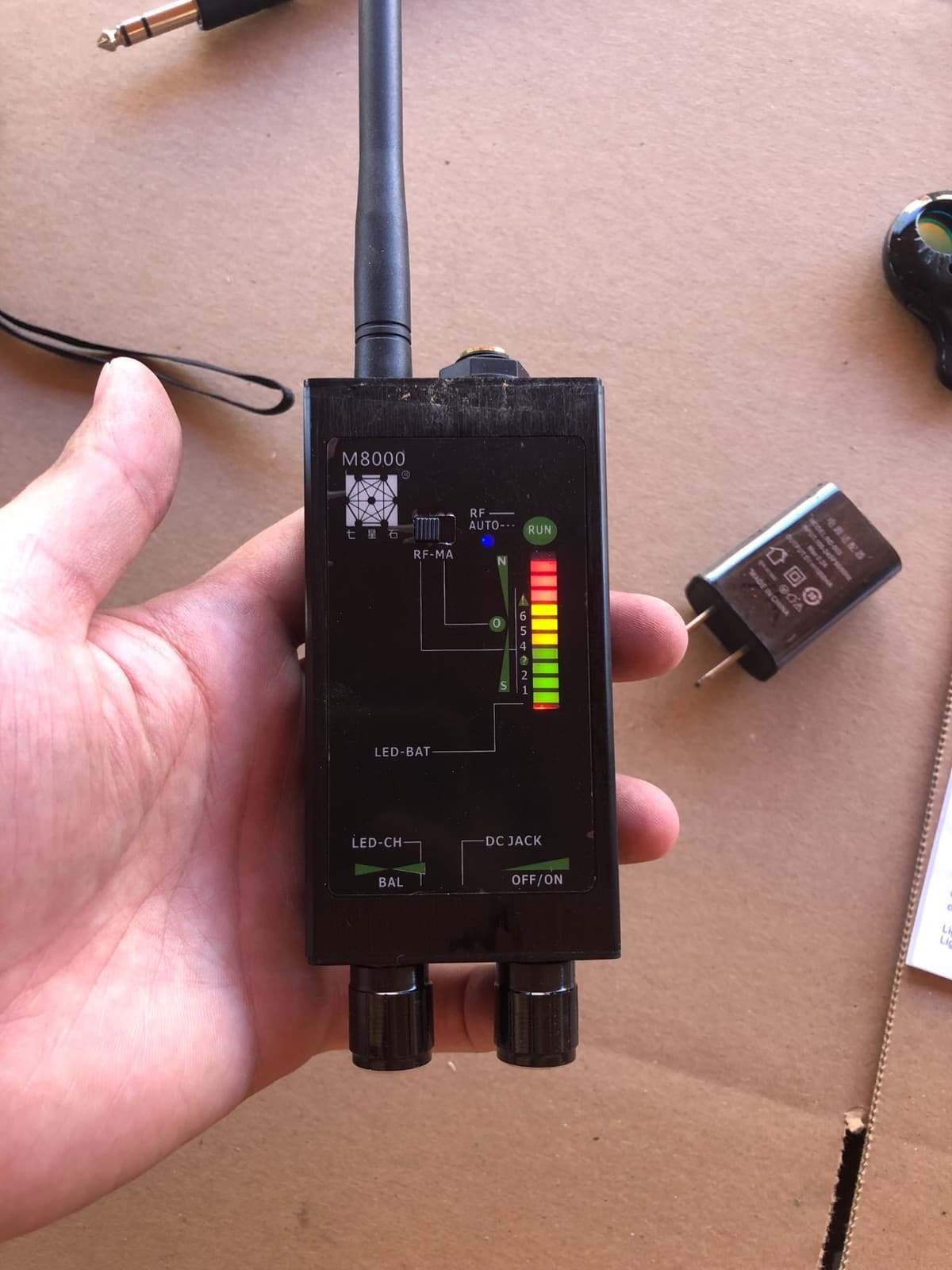 M8000 Detector Counter Spy RF Signal Detector Bed Bug Sweeper Spy Scanner Magnet 5