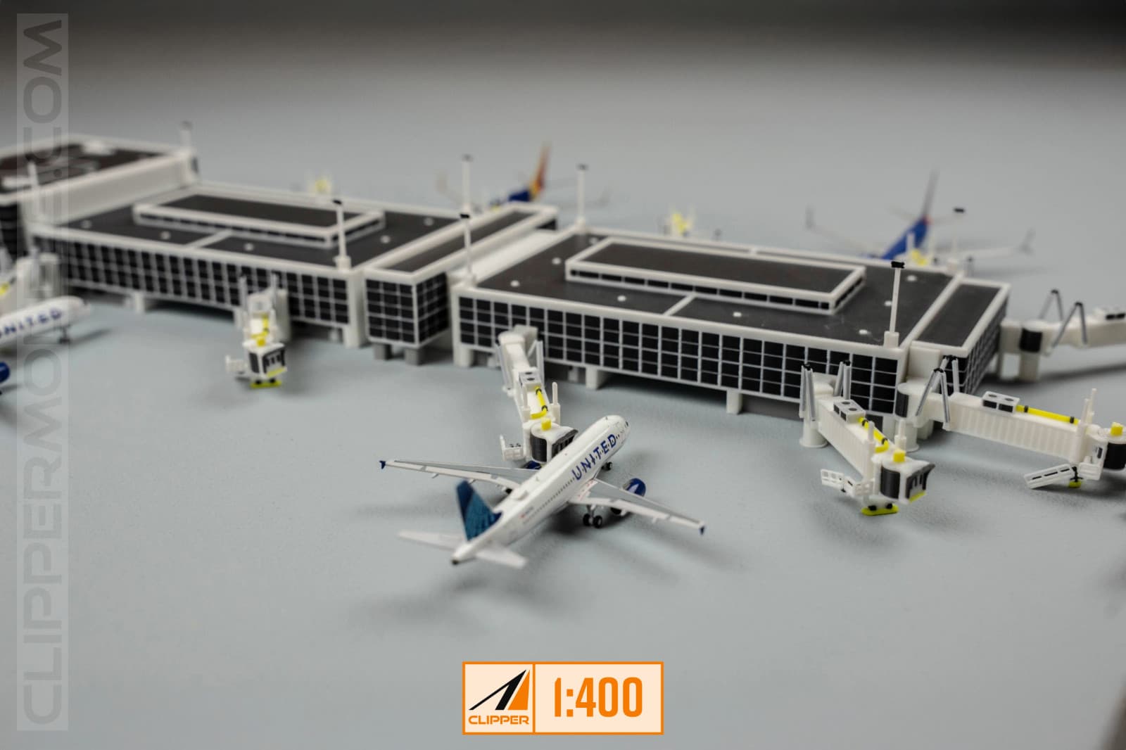 1:400 Model Airport Terminal/ Concourse V2 | Clipper Models 3