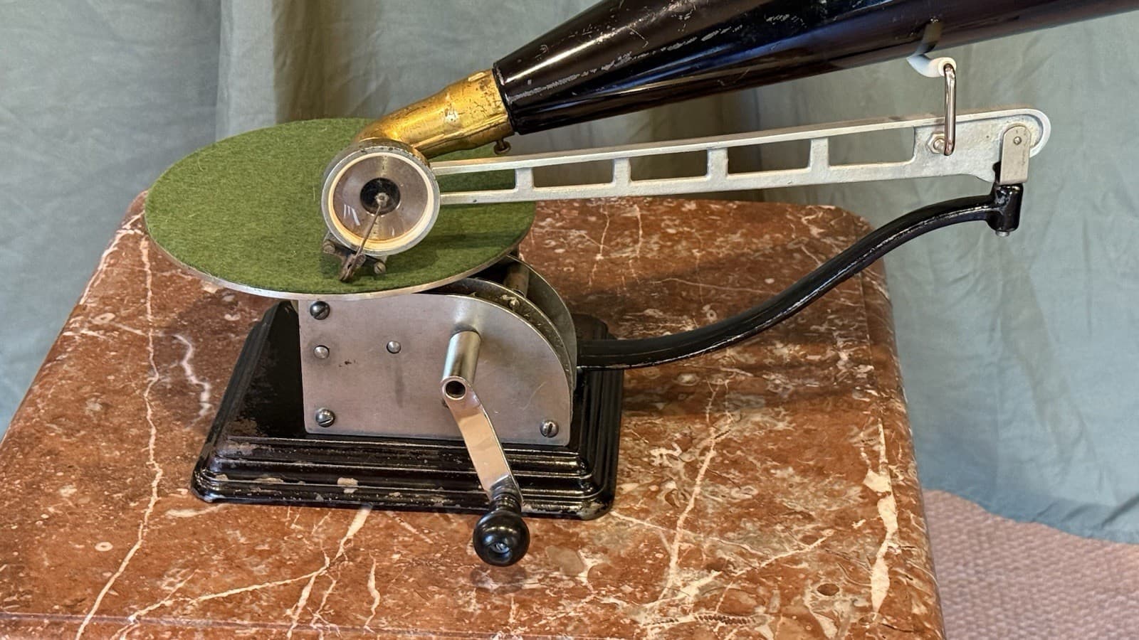 Columbia AU Phonograph 2