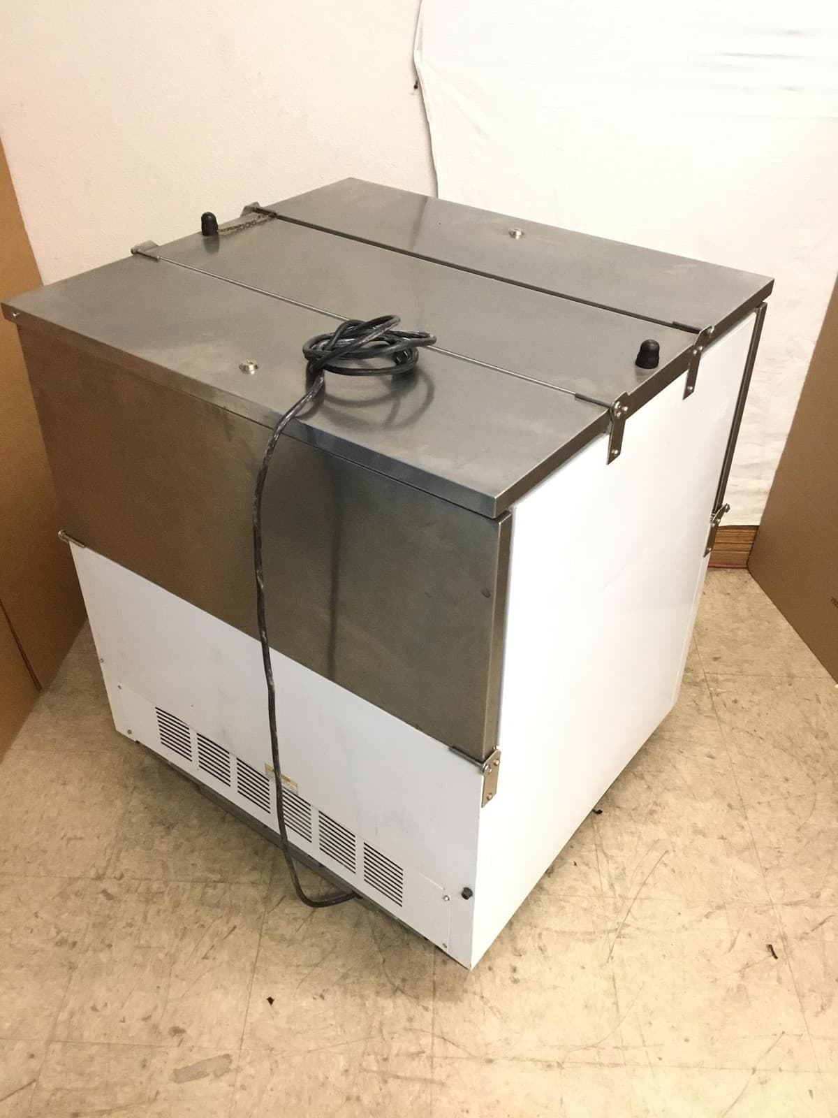 Beverage-Air St34n-W Refrigerator Milk Cooler Steel,1 Phase, WORKING 4