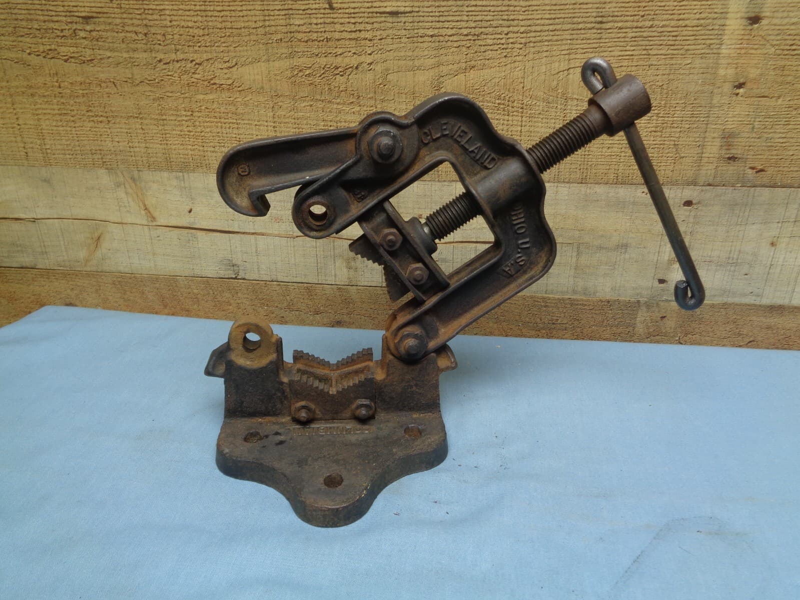 COLUMBIAN  No. 161X Bench Yoke Pipe Vise  Pipe Holding Clamp 6