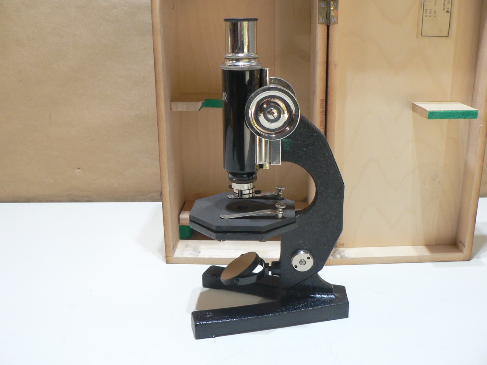 Vintage Wetzlar Microscope Wooden Carrying Case Made in Germany Great Condition 5