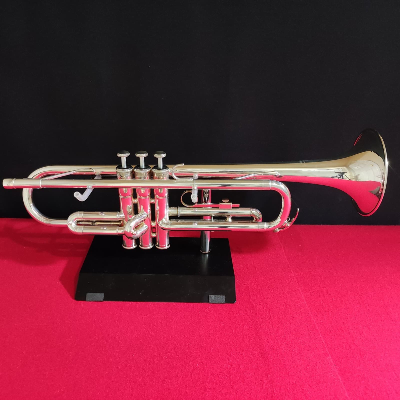 YAMAHA Trumpet YTR-1335S Silver With Mouthpiece and Case 2