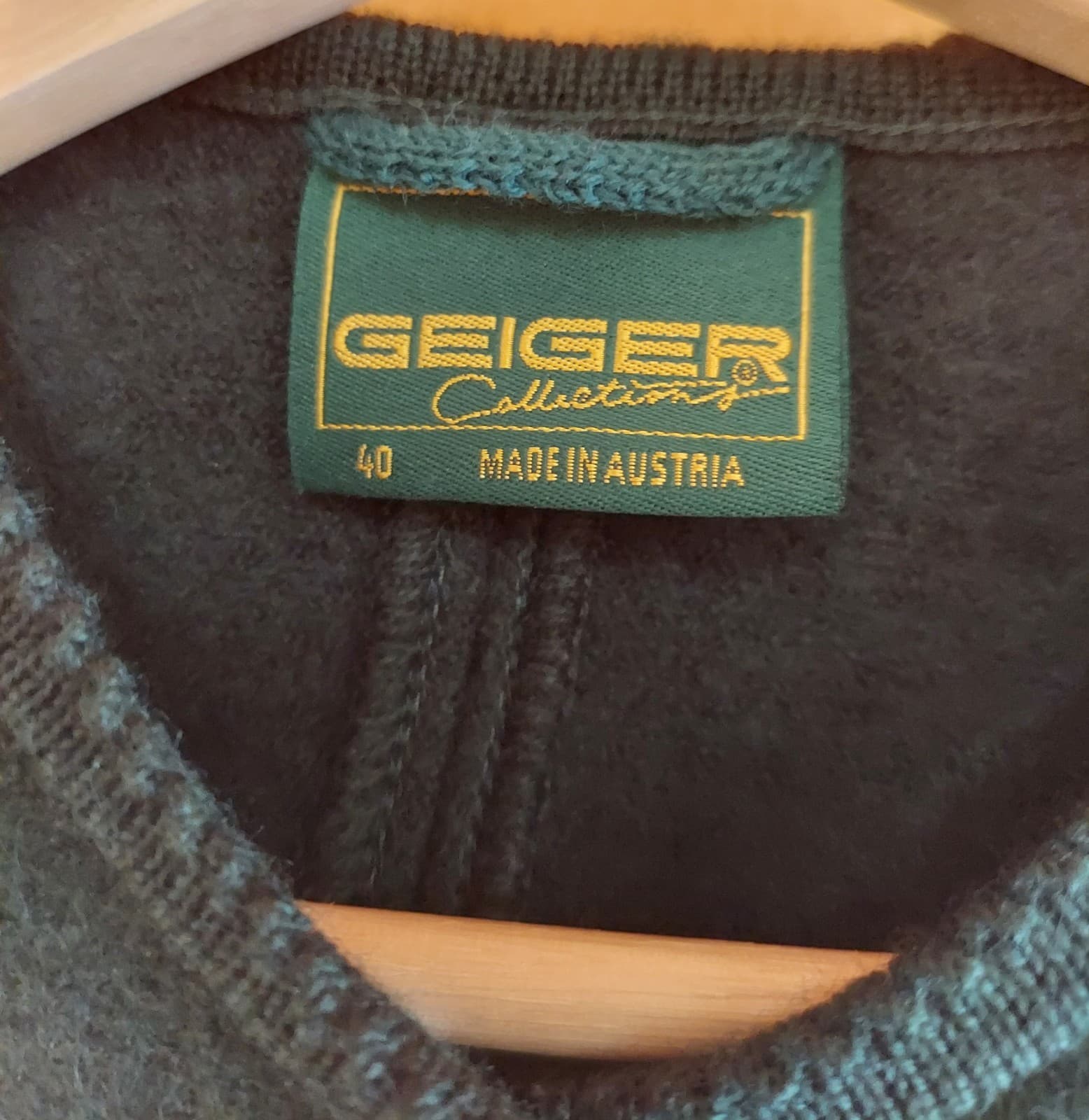 Geiger  Austria Sweater Cardigan or Jacket Womens 40/M Green 100% Wool Button up 4