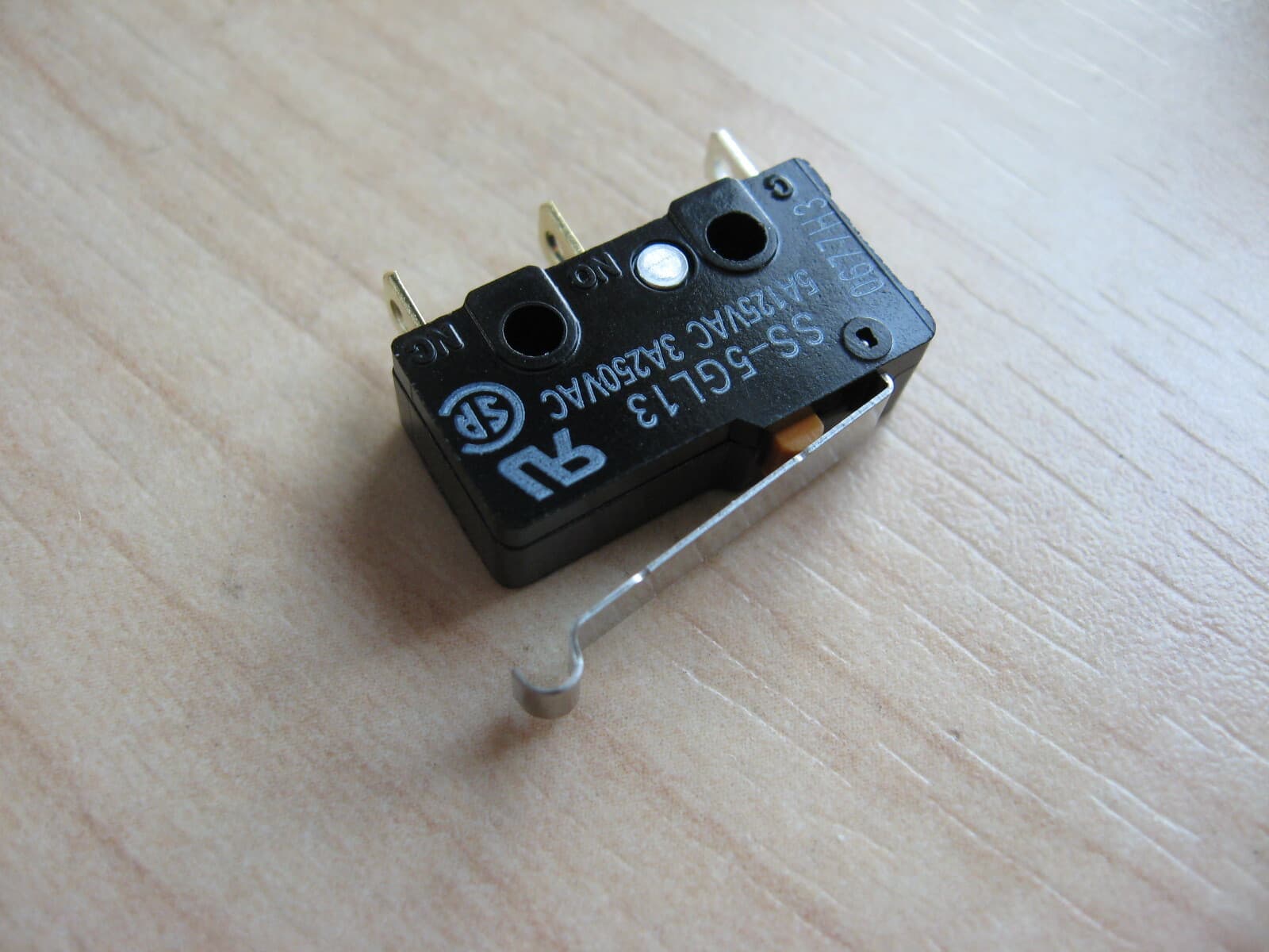 Omron Micro Limit Switch SS-5GL13 with Curved Tip Lever 5A 125VAC #E66AA 2