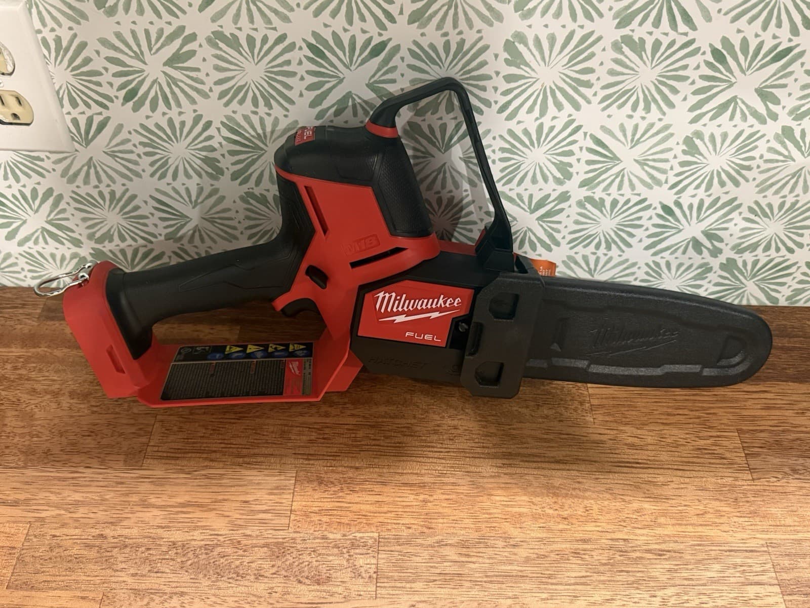 Milwaukee 3004-20 M18 Fuel Hatchet 8" Pruning Saw 2