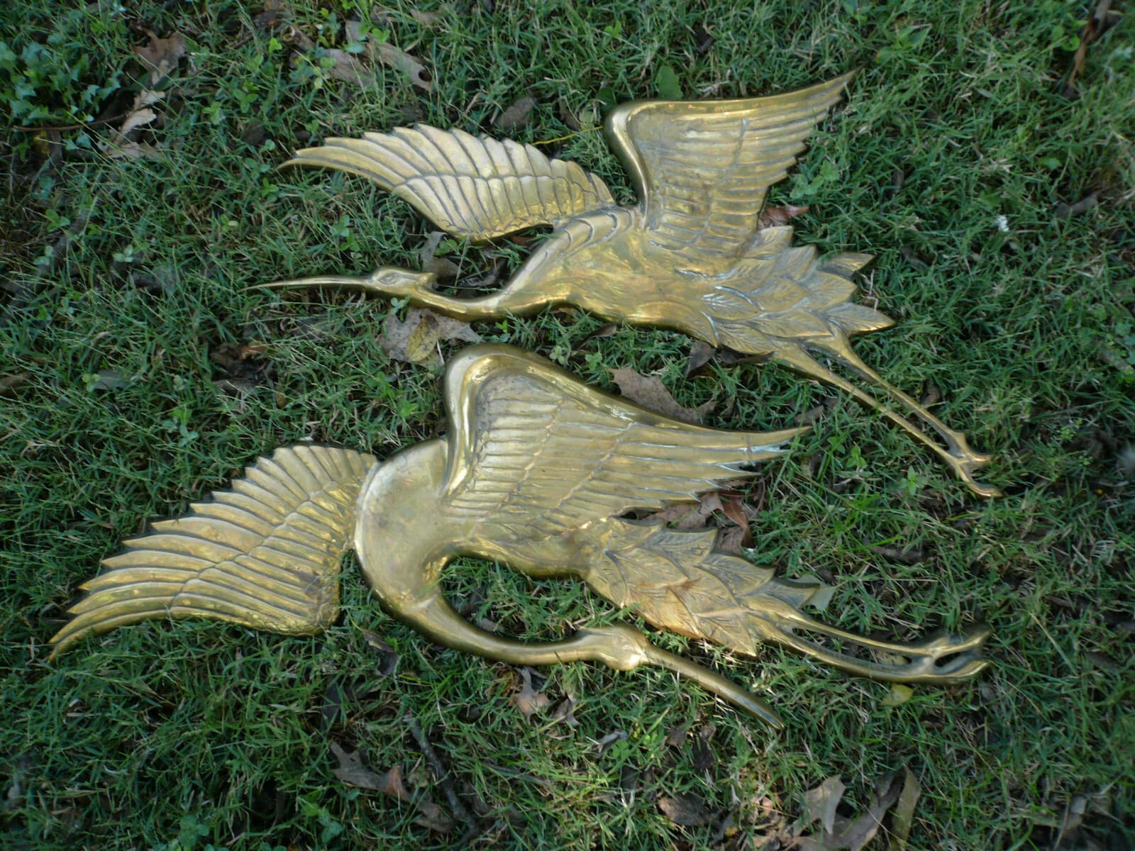MONUMENTAL PAIR PATINATED VINTAGE BRASS HANGING HERONS FLYING GARDEN WALL 32"L 2