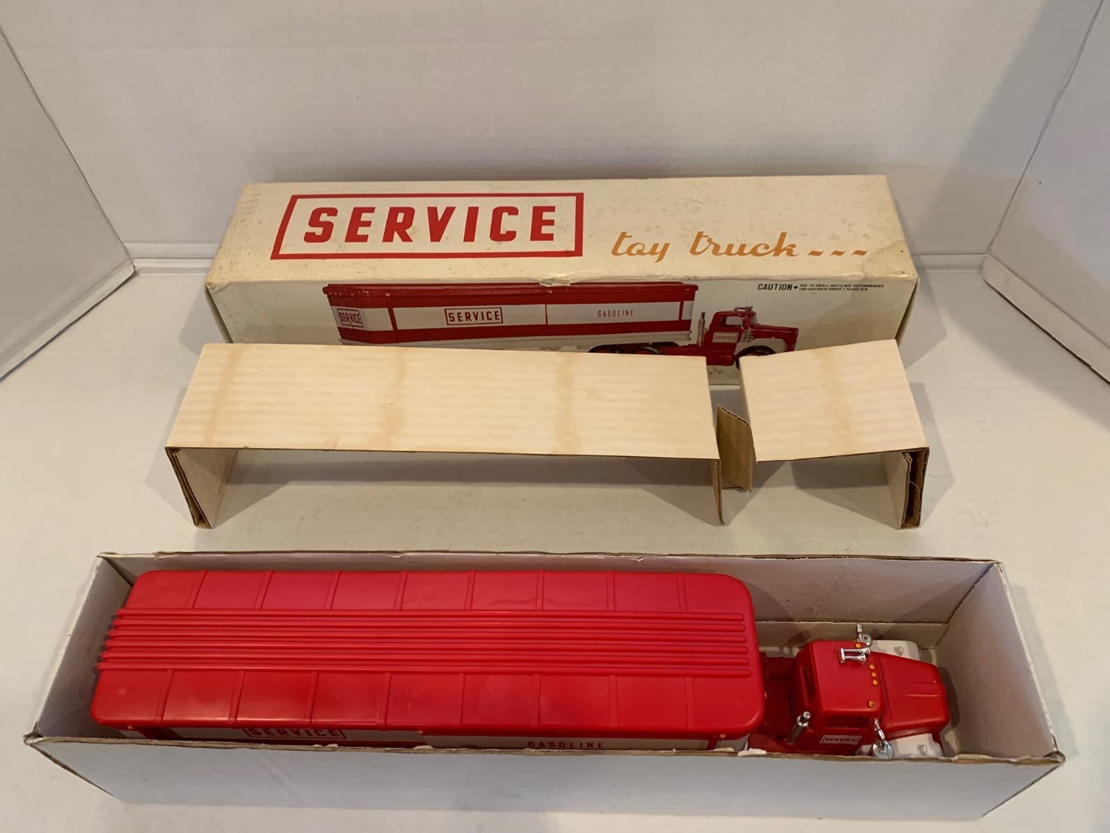 *** RARE *** SERVICE - HESS box truck with barrels 6