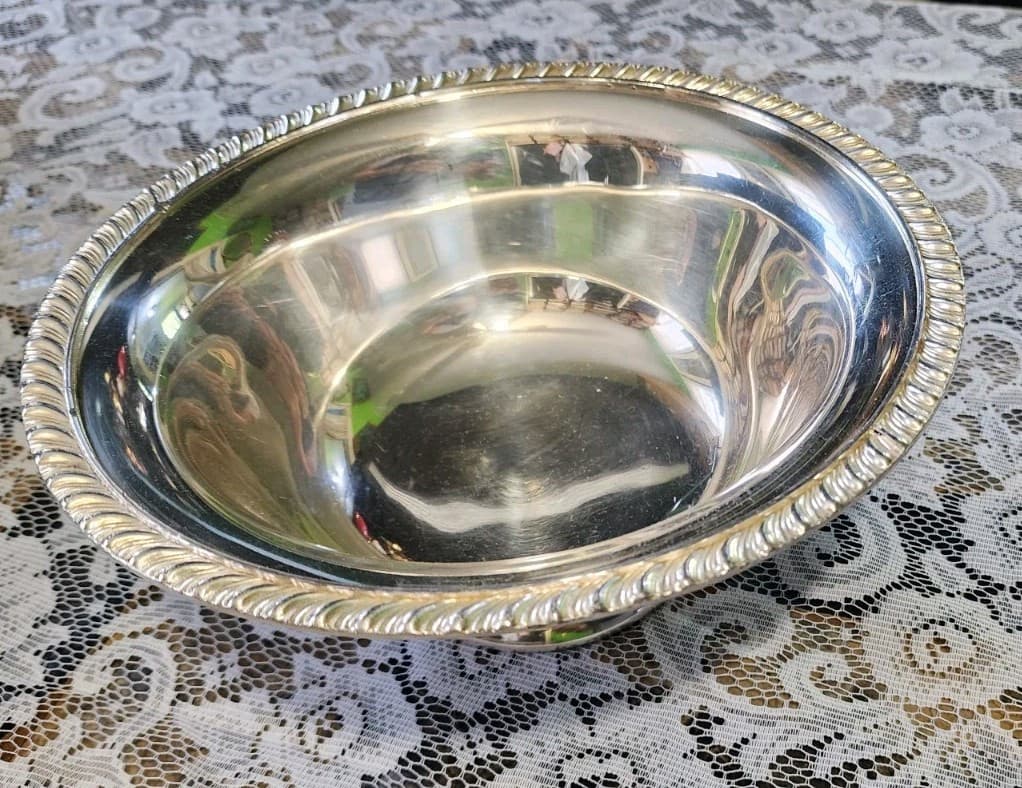 V "9 3/4" FEATHER EDGED SMOOTH PEDISTAL SILVERPLATED FRUIT CANDY ETC BOWL🍬🌰🍎 5