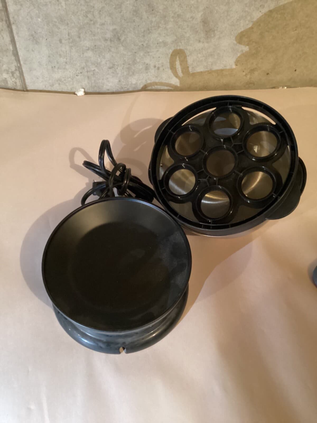 Cuisinart Egg Cooker Stainless Series Model CEC-7 Black Tested/Works No Mes Cup 3