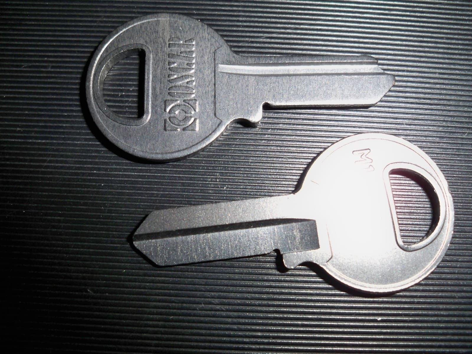 M1 - (50 Ct.) GRAY Lightweight Aluminum Titanium Key Blanks "BLOWOUT SALE" 6