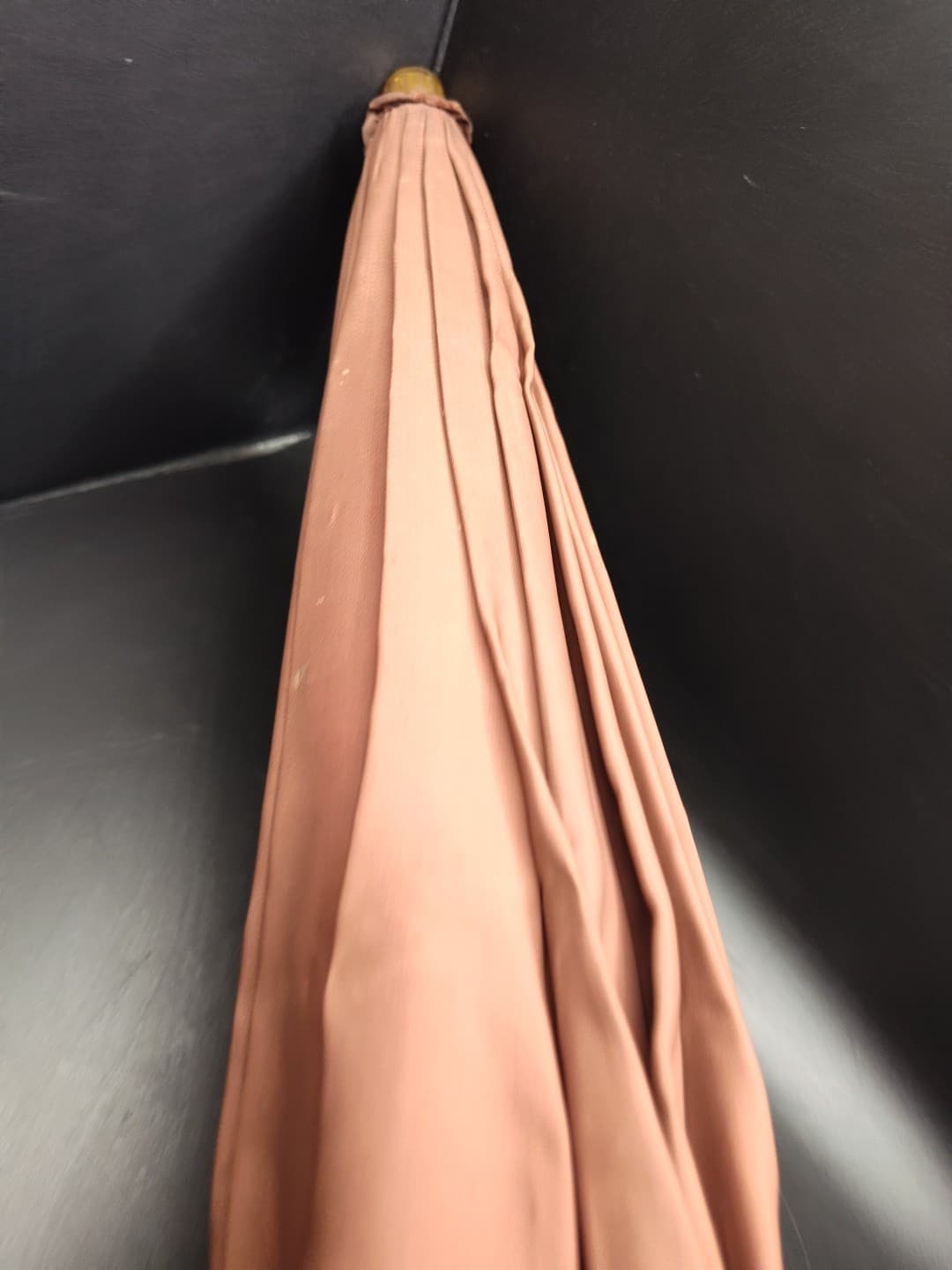 Vintage Umbrella with Carved Lucite Handle in Good Working Condition Brown 4