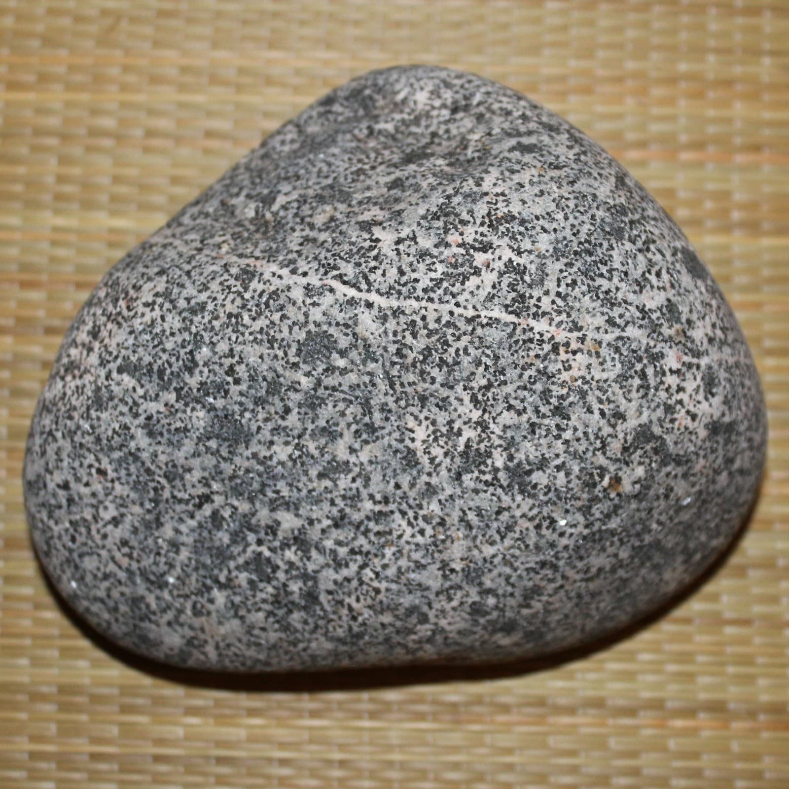 HUGE 3LB Yooperlite Rock from Lake Superior Fluorescent Sodalite Glow Stone L1 4