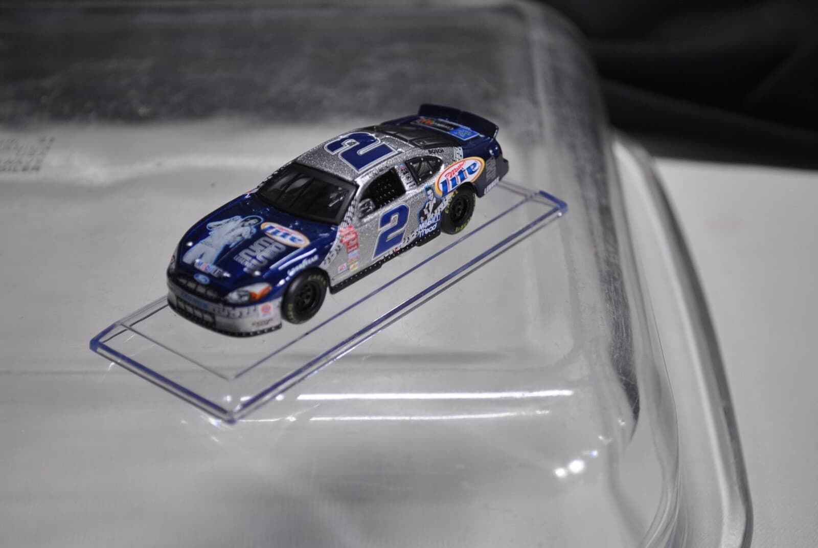 Nascar Rusty Wallace MILLER LITE /ELVIS PRESLEY 25TH ANNIVERSARY 1:64 CAR IN TIN 2