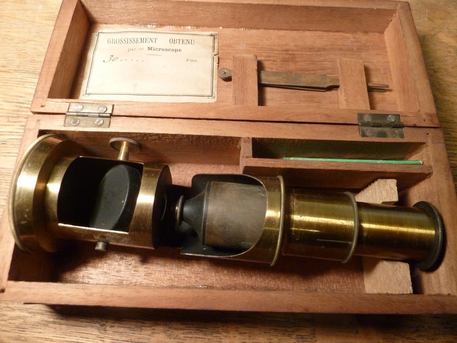 Antique French Field Microscope Grossissement Obtenu 30 Fois w/tweezers, 2 Slide 2
