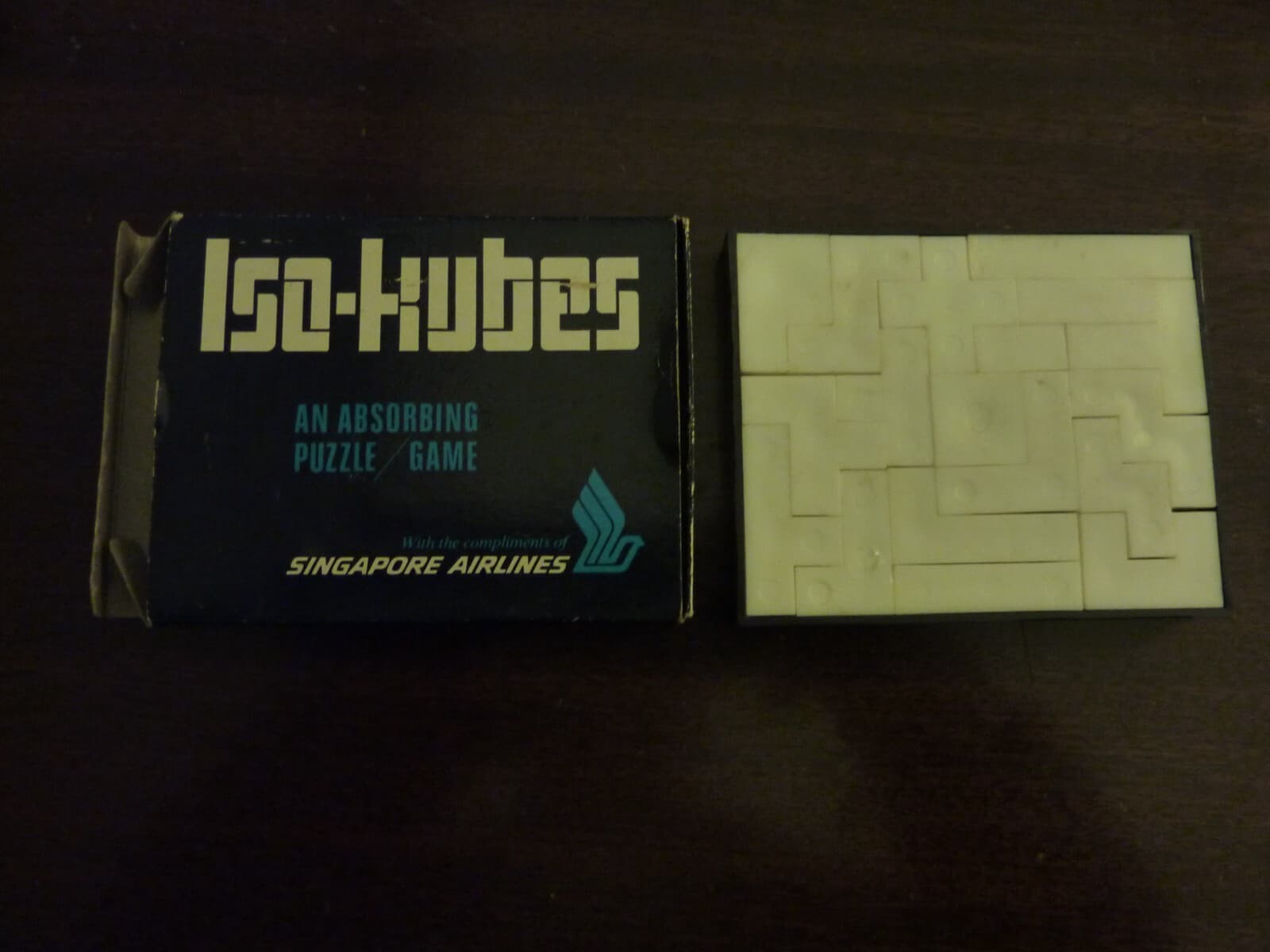 Singapore Airlines Magnetic Backgammon Chess & Checker Set and Absorbing Puzzle 3