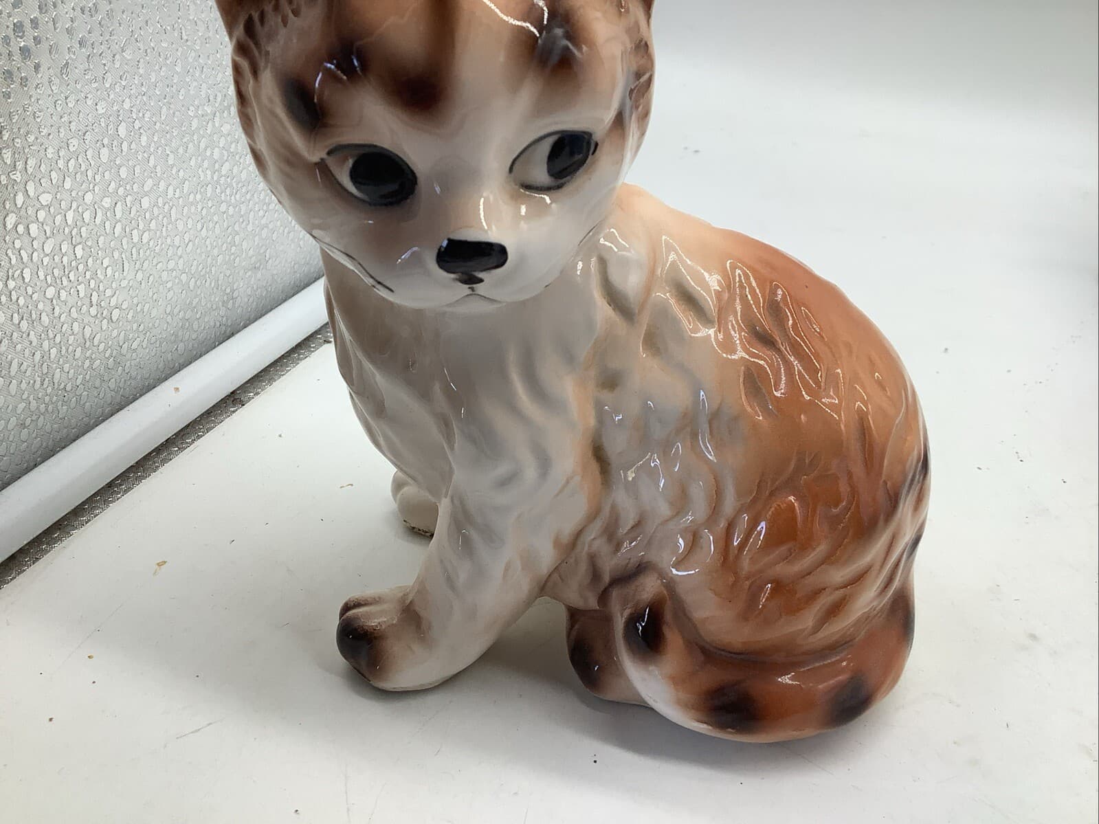 Vintage Artmark Kitty Cat Bank W Plug 6” Tall Nick In Ear Brown White Cute! 4