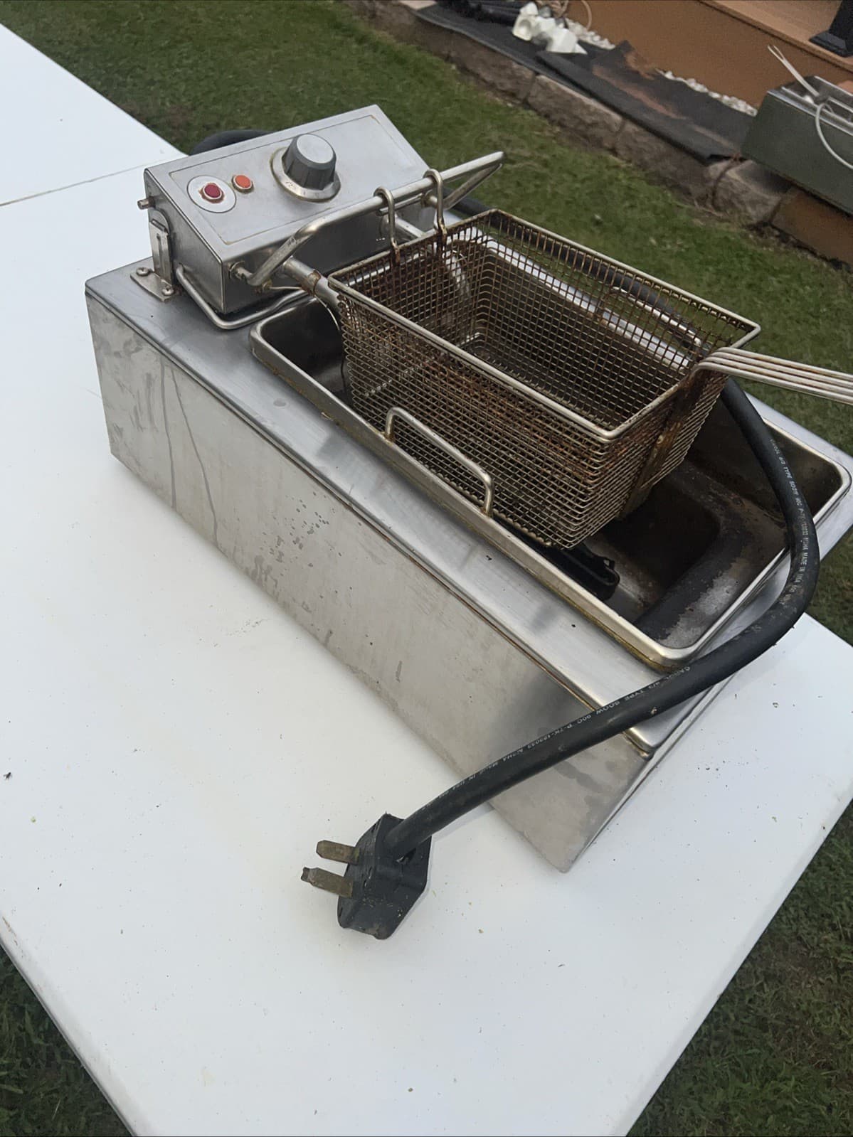 Wells F-49 Countertop 15lb Low Wattage Single Basket Electric Fryer -needs clean 3