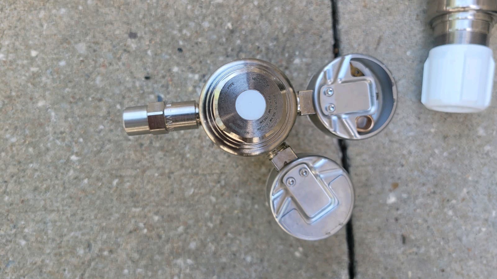 Victor, High Purity Gas Regulator, Argon, Helium, Nitrogen, Two Stage, 6000PSI 2