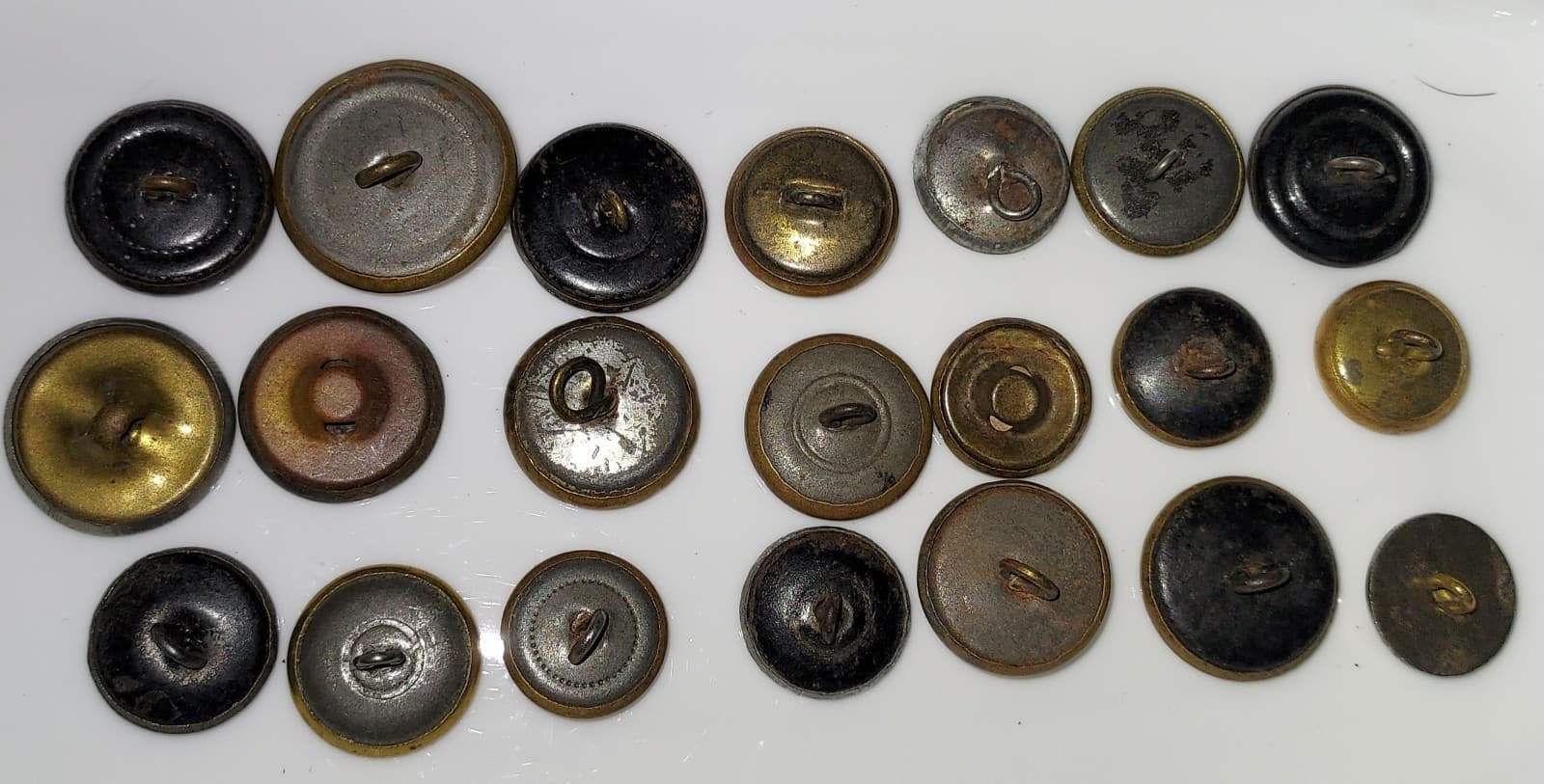 LOT 21 ANTIQUE VICTORIAN METAL PICTURE BUTTONS - BIRDS TREE OF LIFE HORSESHOE ++ 2