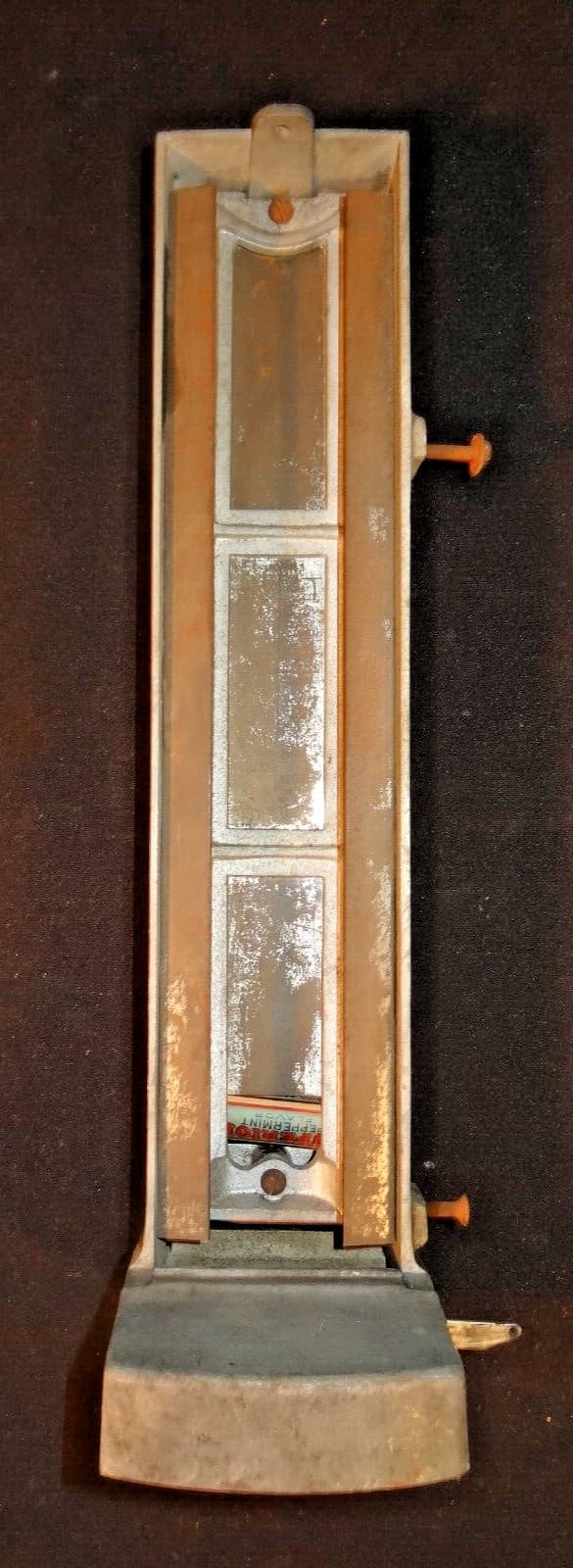 Vintage Pace Slot Machine Side Mint Vendor 4