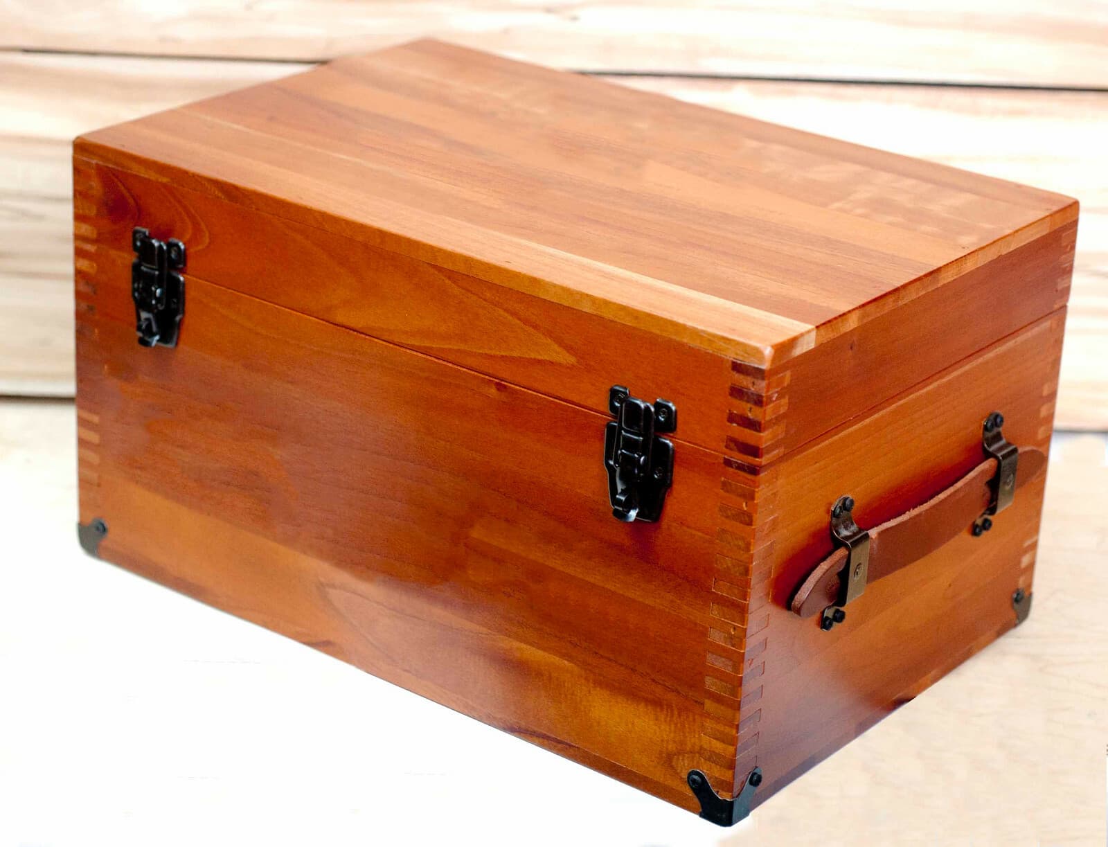 7-0032C Cedar Chest | Cedar Keepsake Box | Wooden Box | Aromatic Cedar Trunk