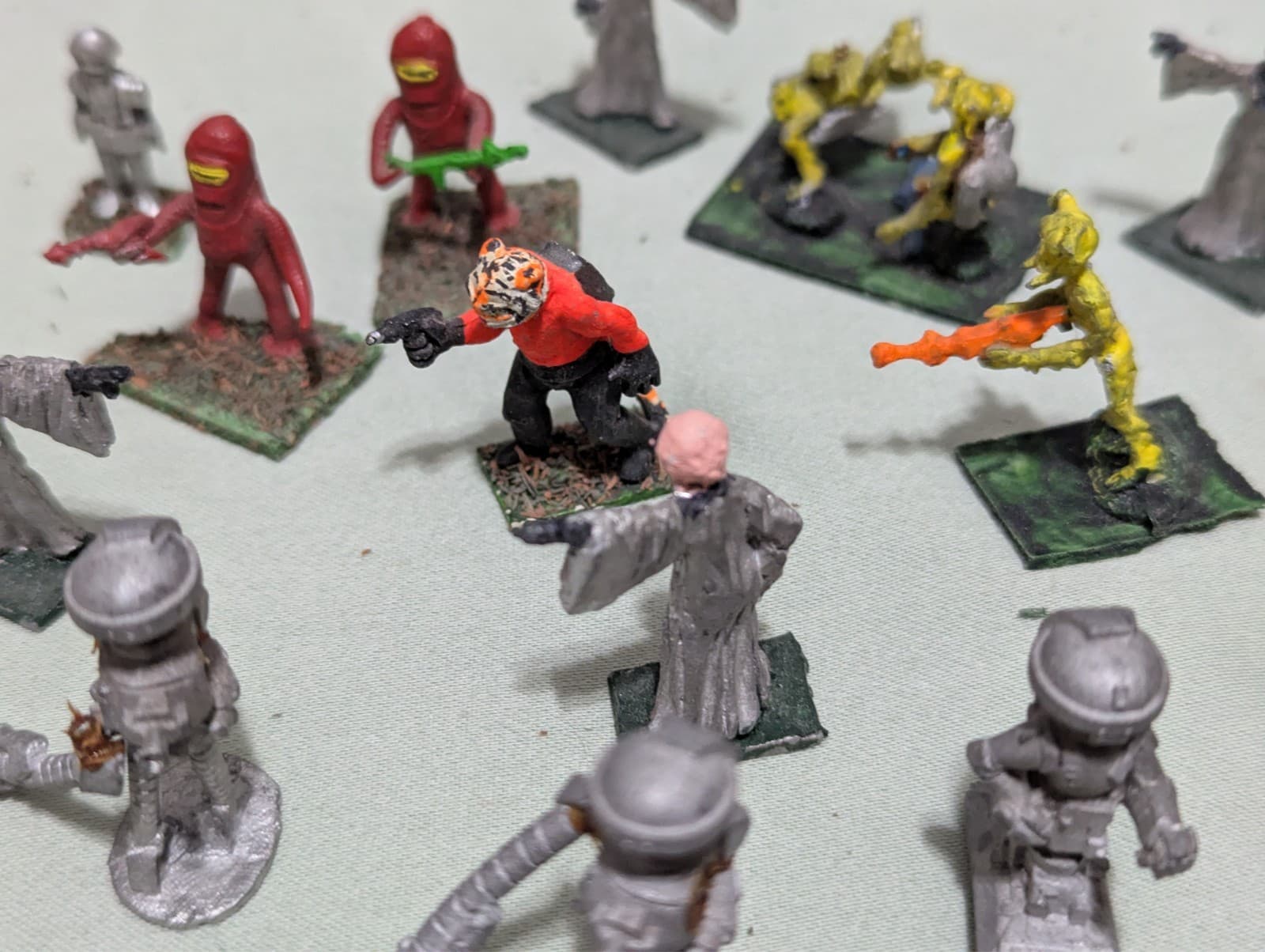 Vintage  space robots & aliens, spaceman ,Hand-Painted Lead,wargaming, Lot#2 5