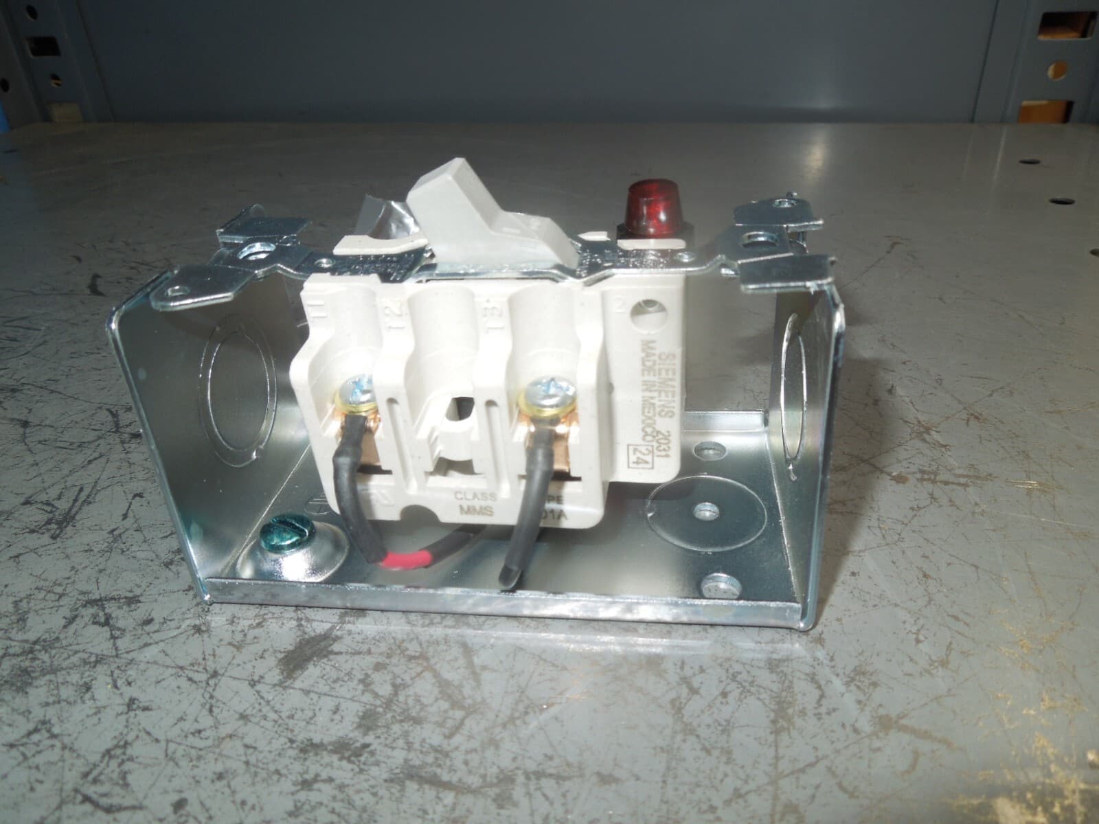 Siemens MMSKG1A Manual Motor Control Switch 2 Pole Toggle 3hp 1ph 10hp 3ph 575V 4