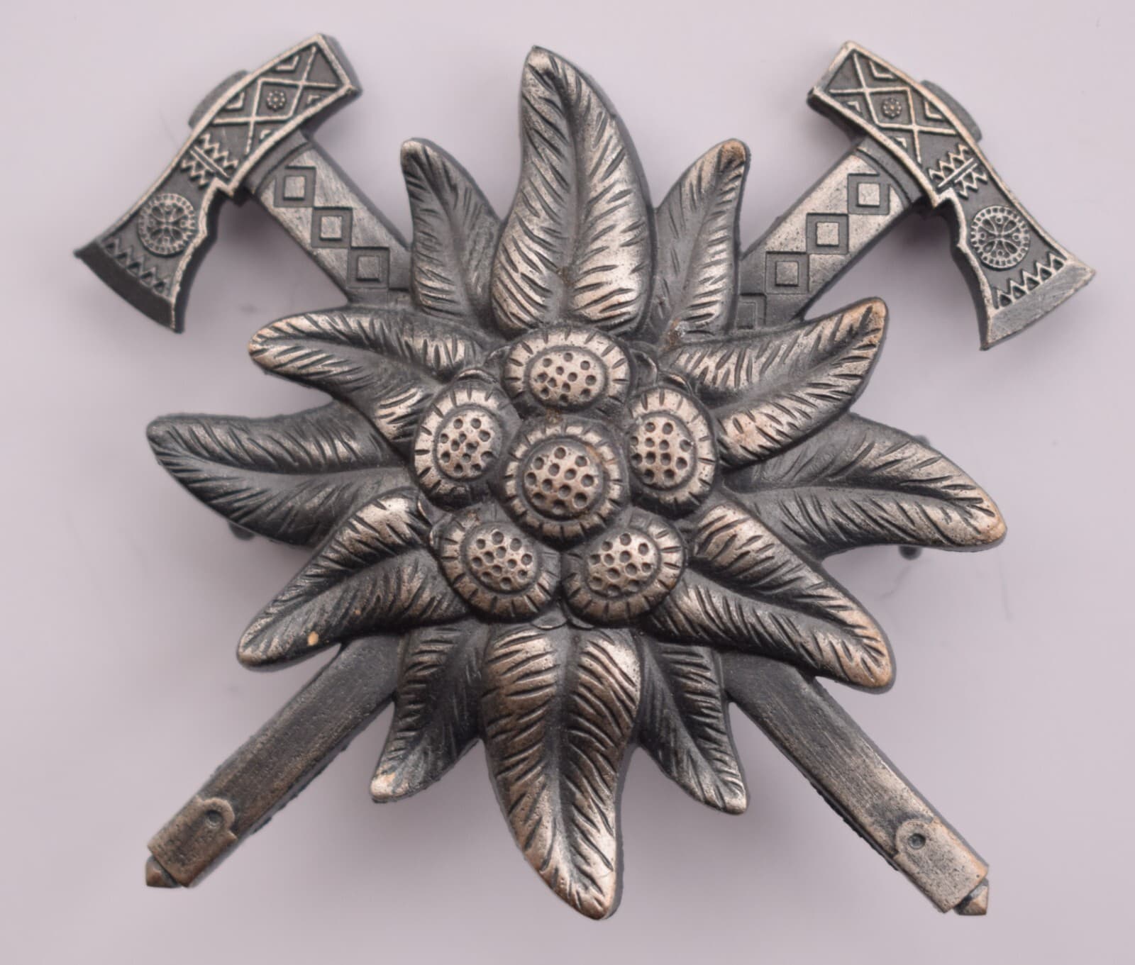 Mountain Infantry Edelweiss Ukraine army Brass beret hat badge pin cockade