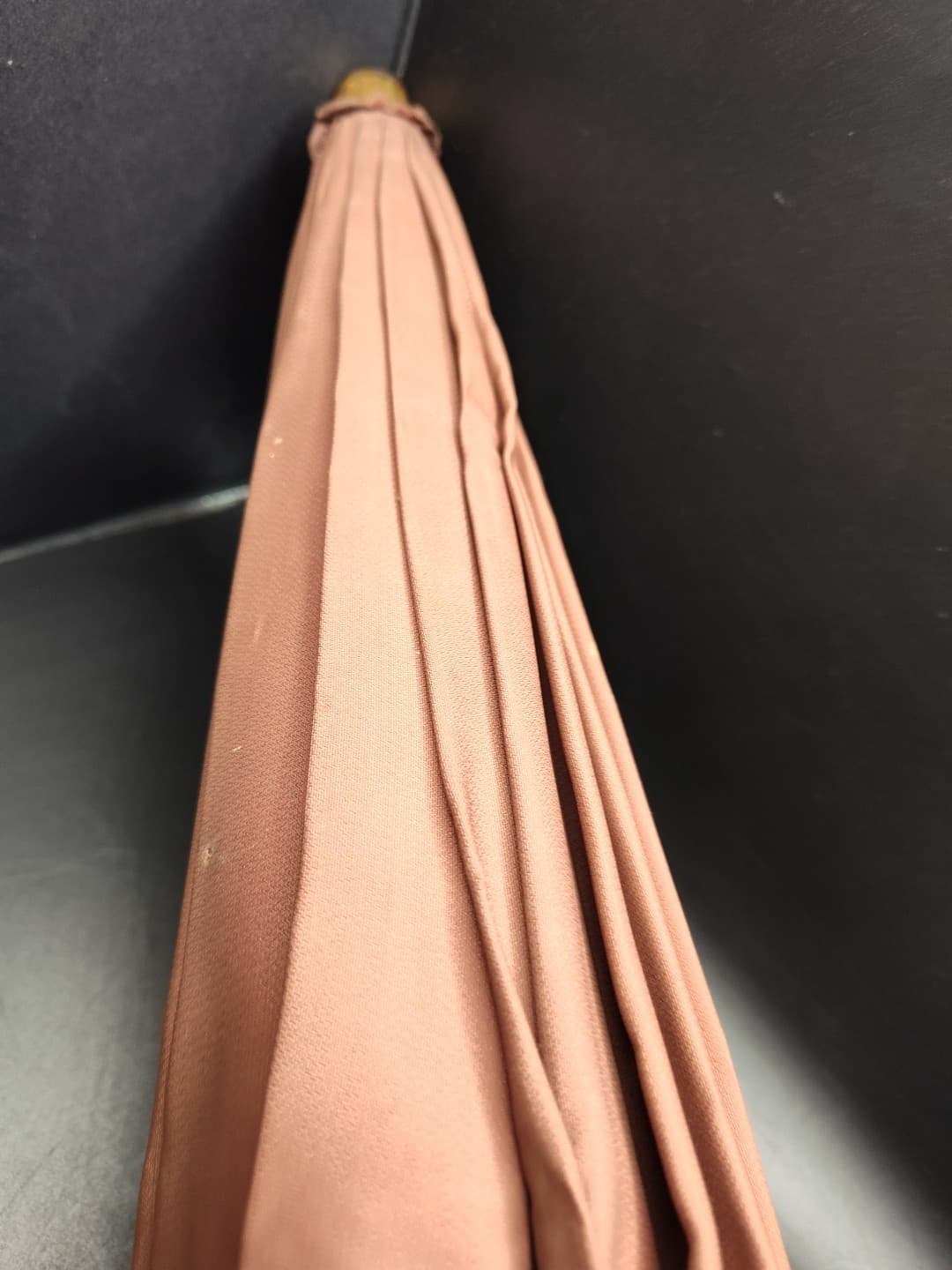 Vintage Umbrella with Carved Lucite Handle in Good Working Condition Brown 5