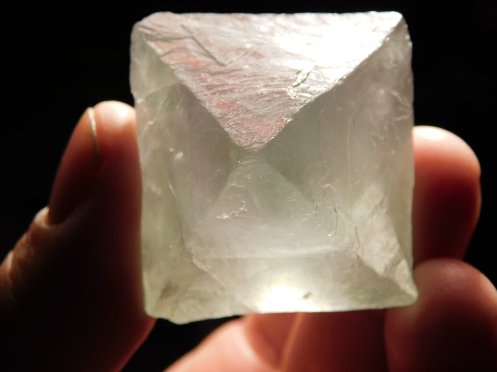 Larger! SEA Foam GREEN Fluorescent FLUORITE Octahedron Crystal 83.4gr