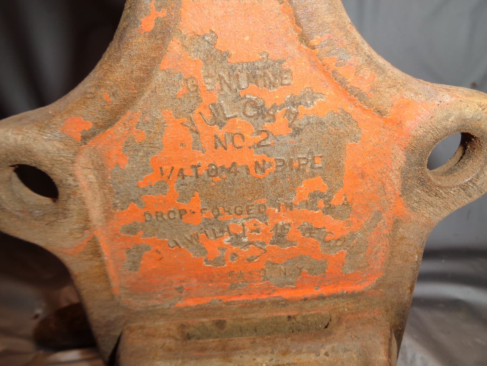 VULCAN No. 2 Bench Mount Chain Pipe Vise - ¼" to 4" Pipe Capacity 2