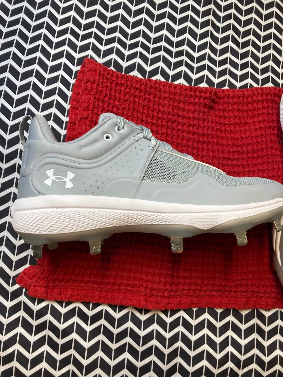 Under Armour Glyde MT Metal Softball Cleats Women’s 8 Gray 3024328-105 5