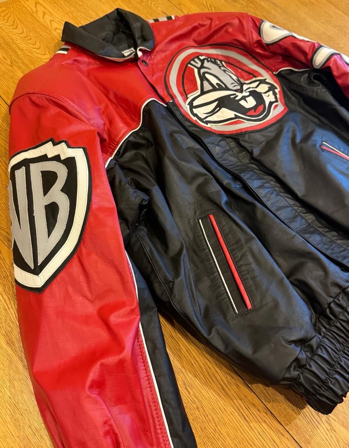 🔥RARE! Vintage 90s Looney Tunes Bugs Bunny Cartoon Bomber Leather Jacket Size M 4